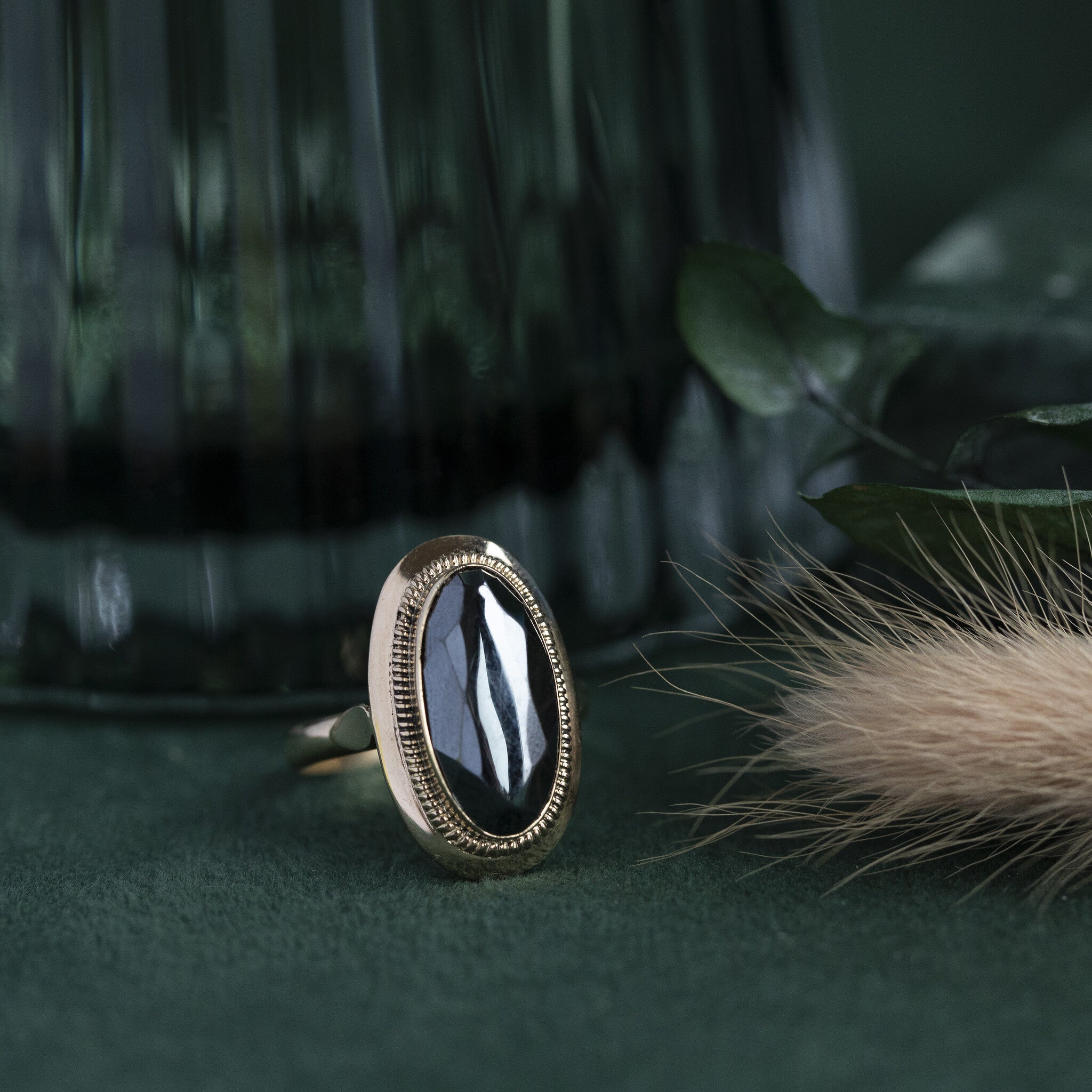 14 kt gold ring with hematite