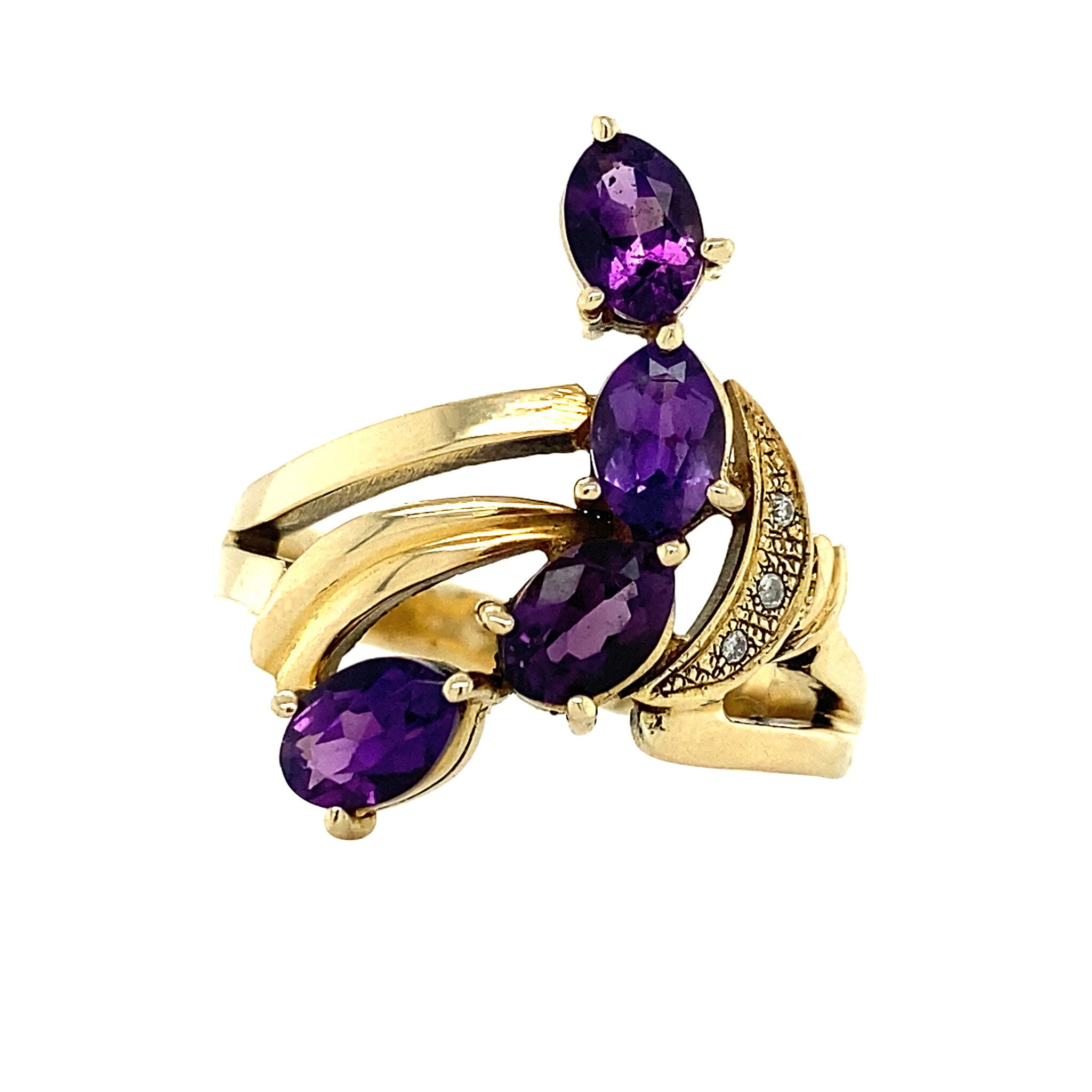 14 kt gold ring with amethyst and diamond