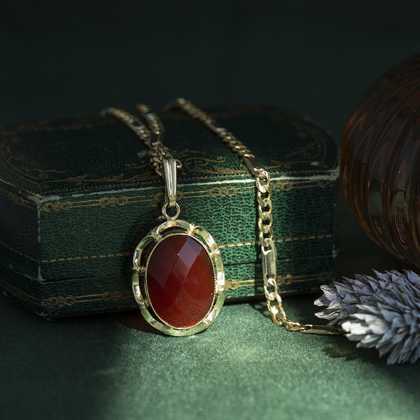 Gold vintage pendant with carnelian 14 kt