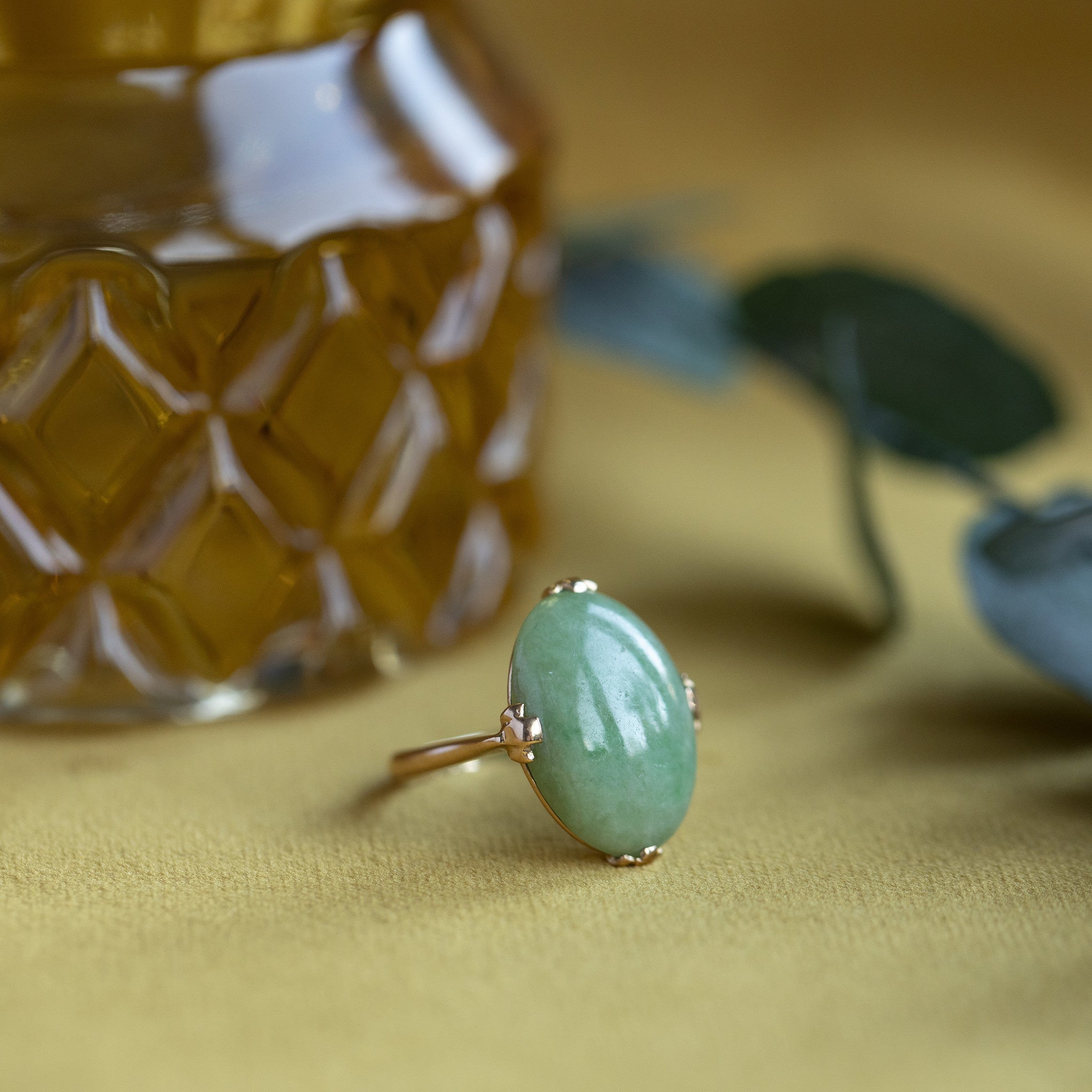 20 kt gold ring with jade