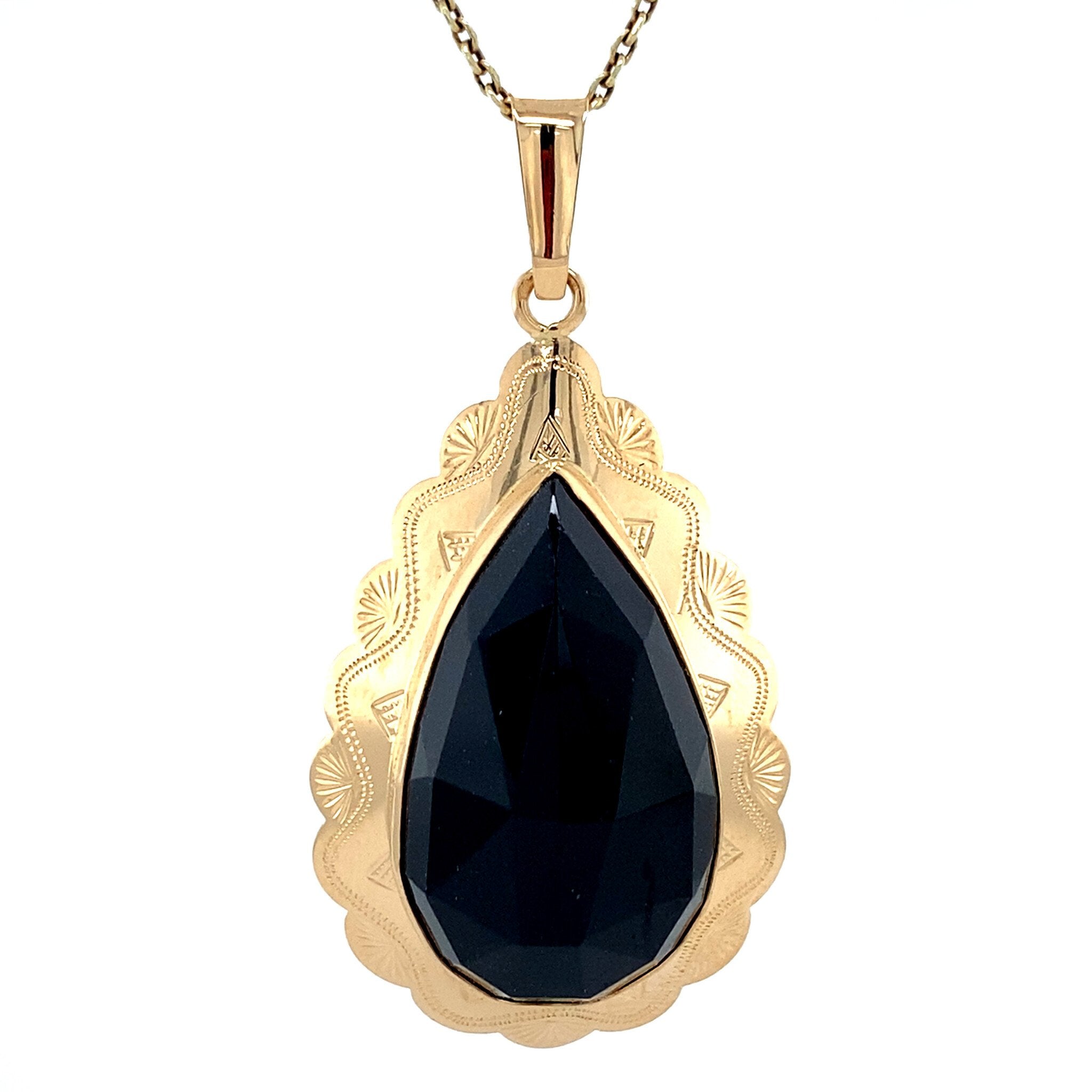Gold vintage pendant with garnet 14 kt