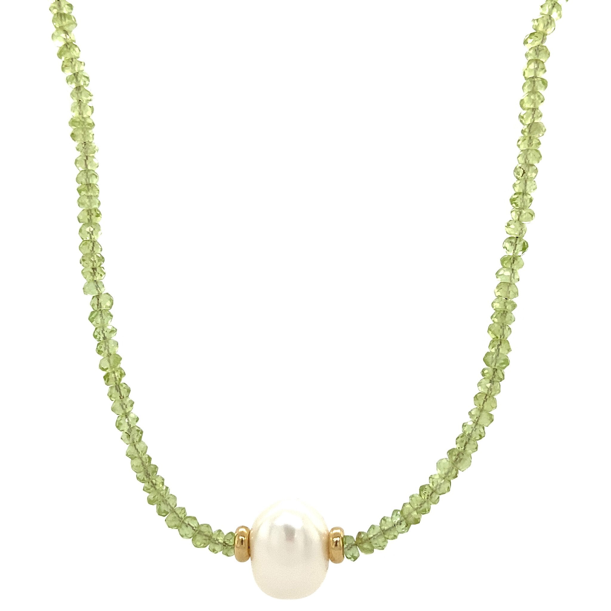 Peridot necklace with a pearl and a 14 kt gold clasp, 39.5 cm