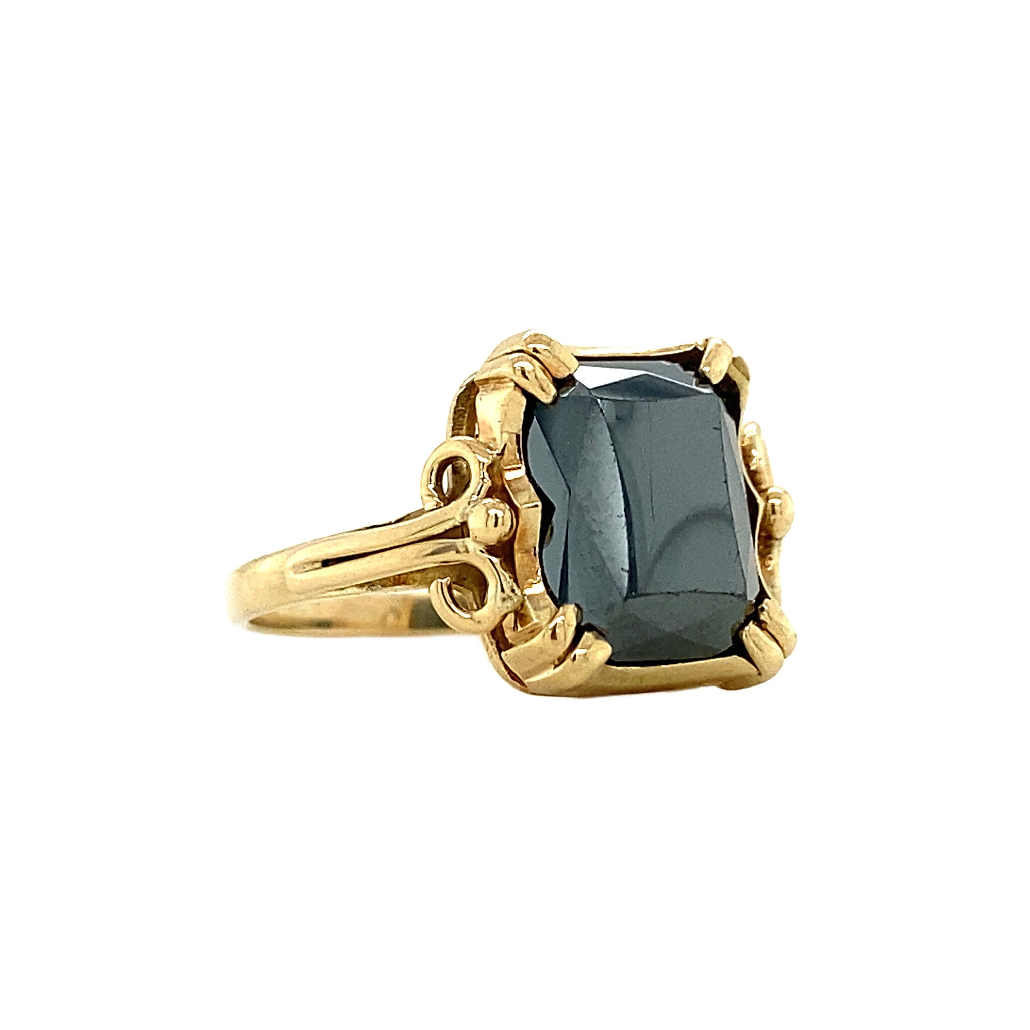 14 kt gold ring with hematite