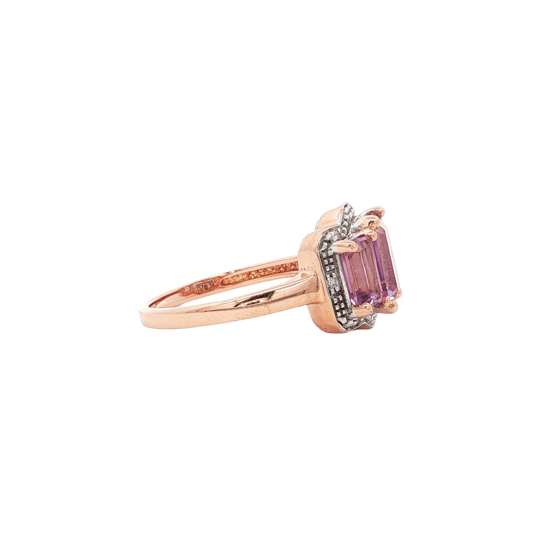 Ring with amethyst and diamond, 9 kt