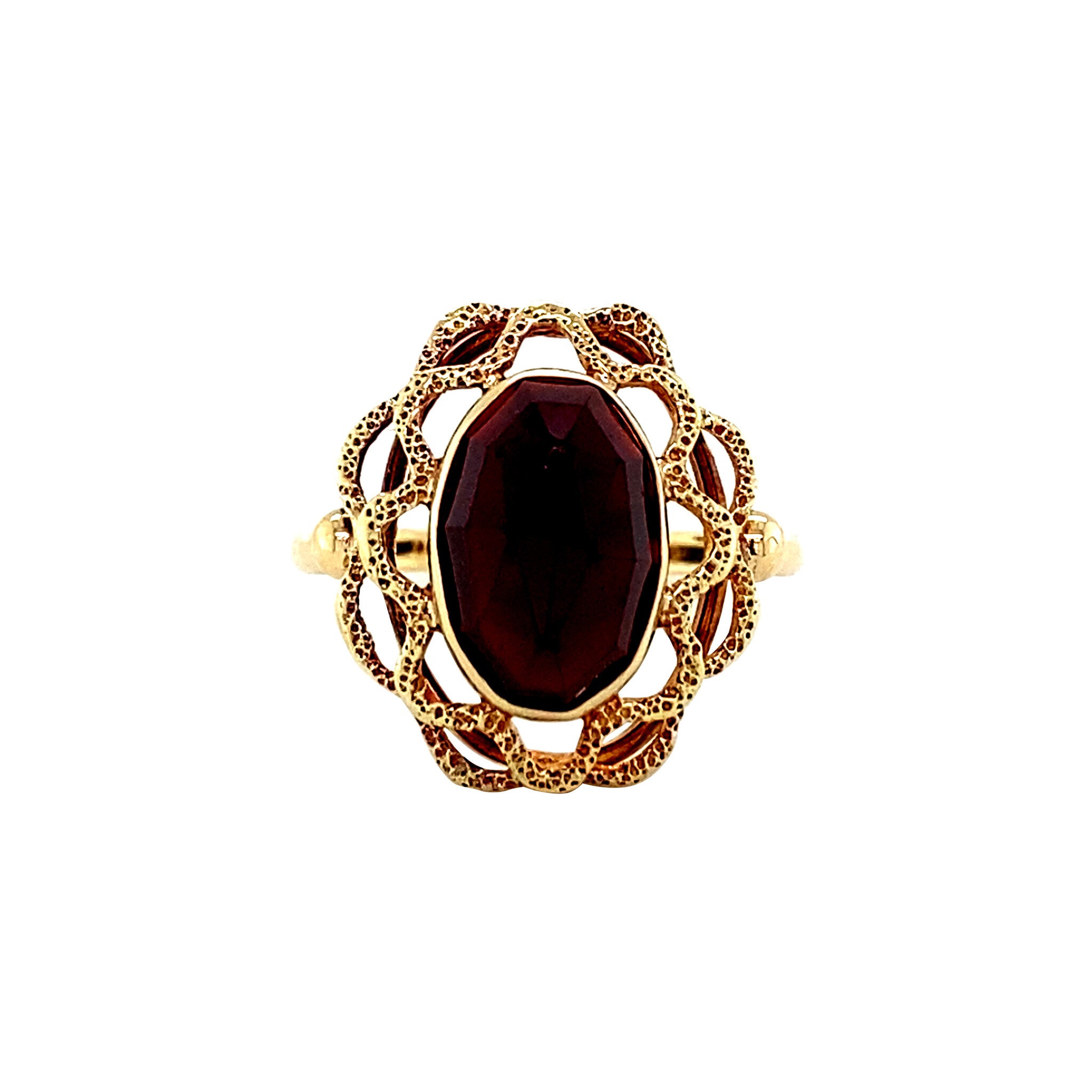 Gold ring with garnet, 14 kt