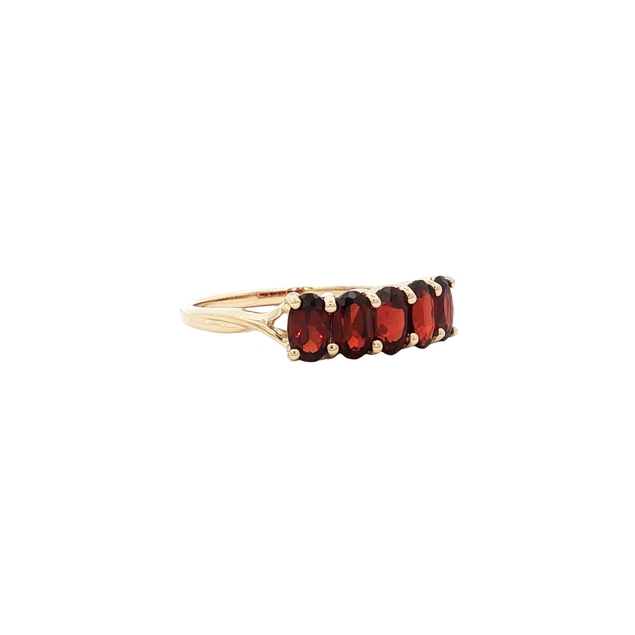 Garnet ring, 9 kt