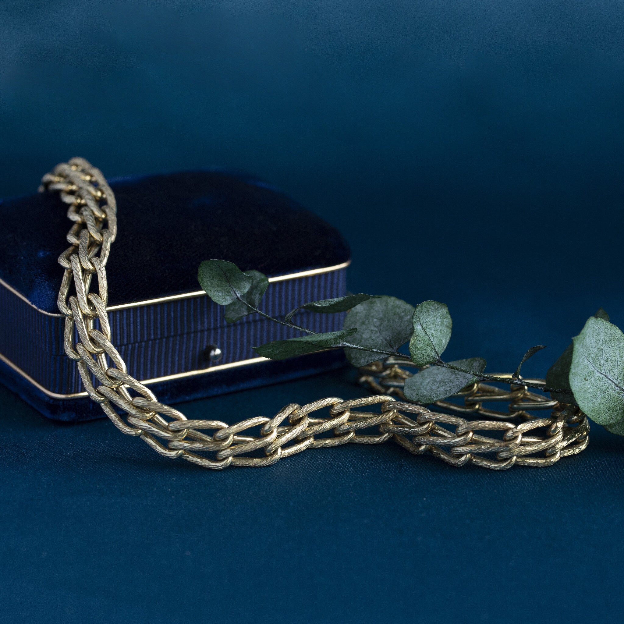 14 kt gold fantasy necklace