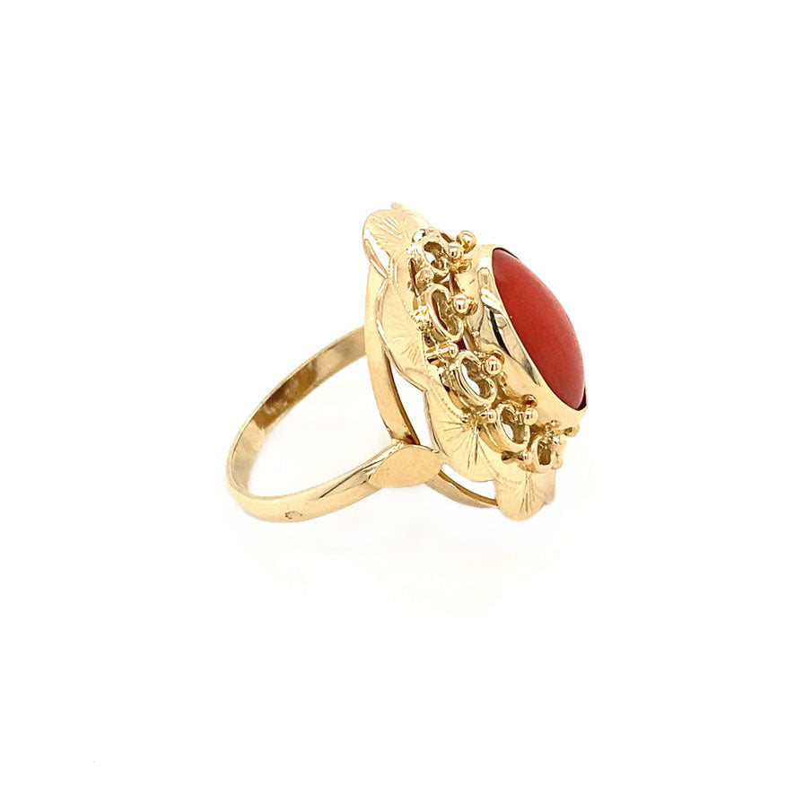 Gold ring with blood coral, 14 kt