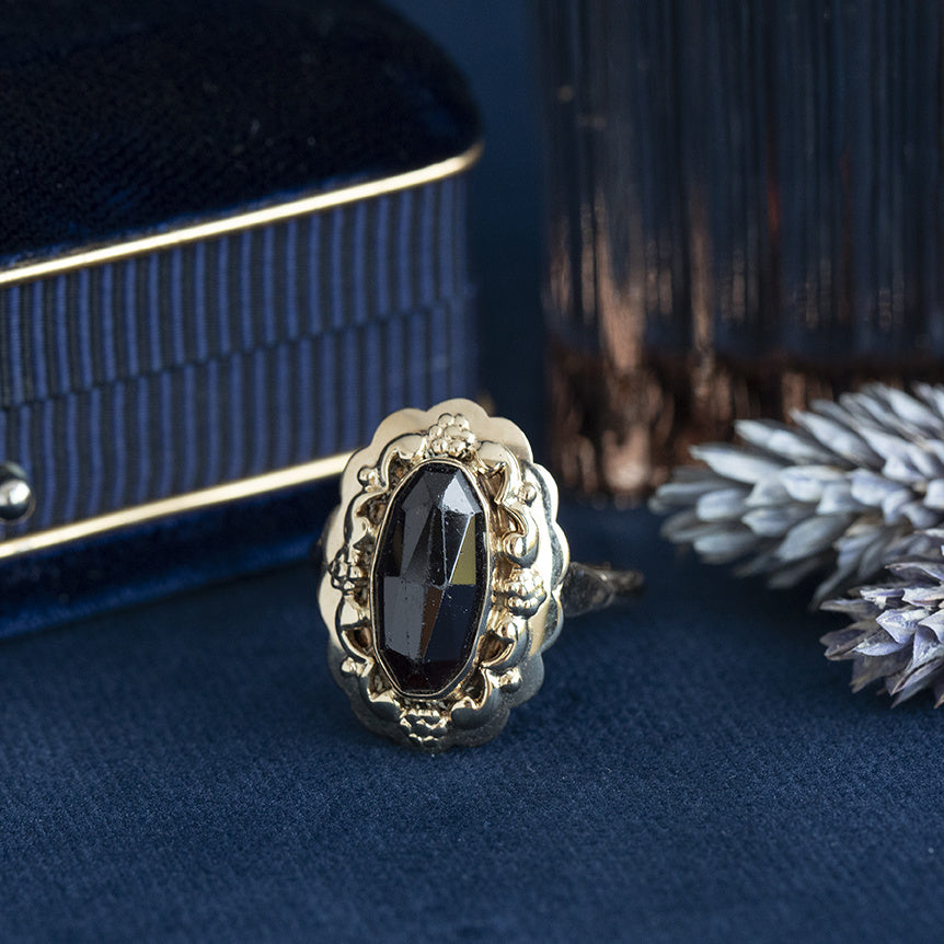 Gouden vintage ring met granaat 14 kt