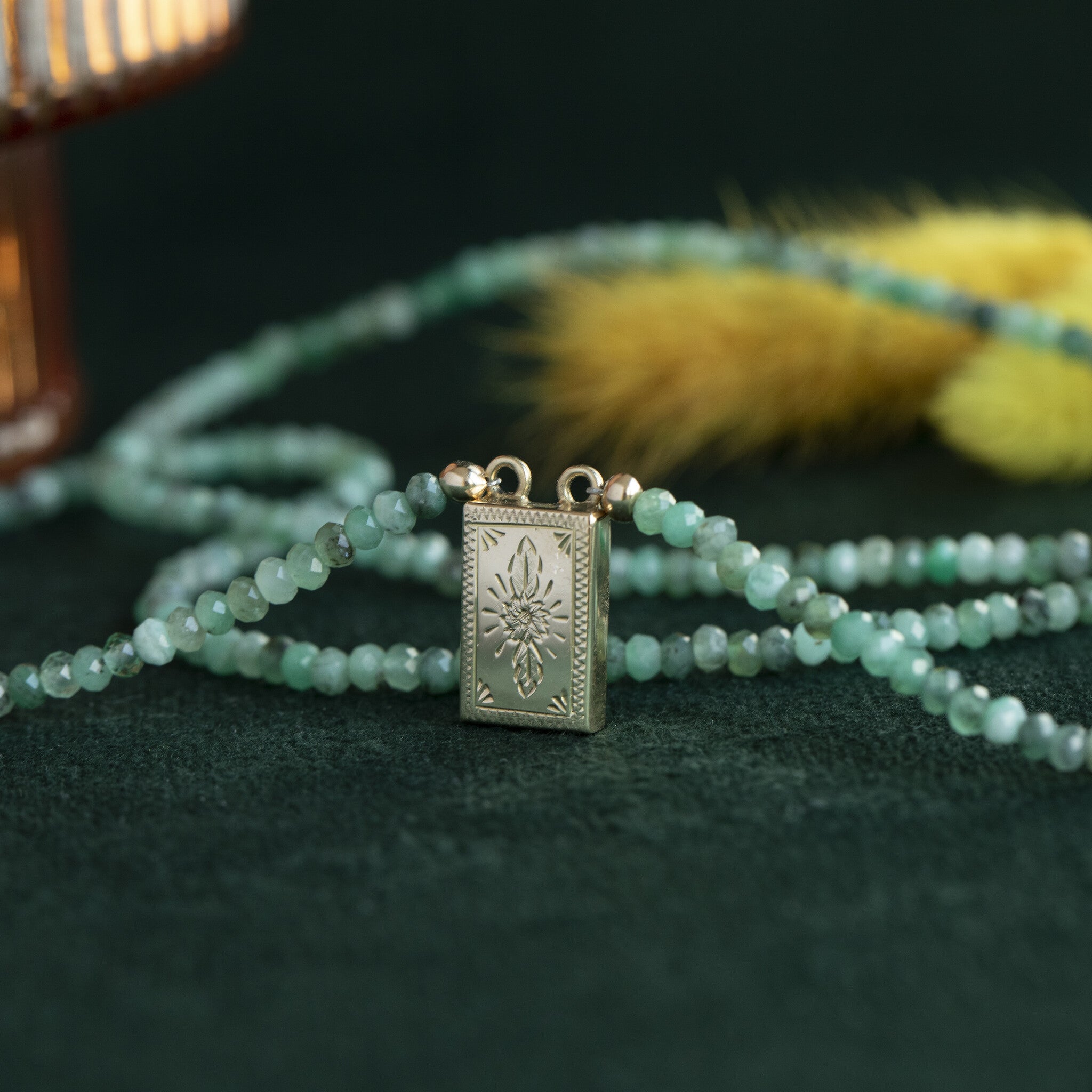 Emerald necklace with 14 kt gold clasp