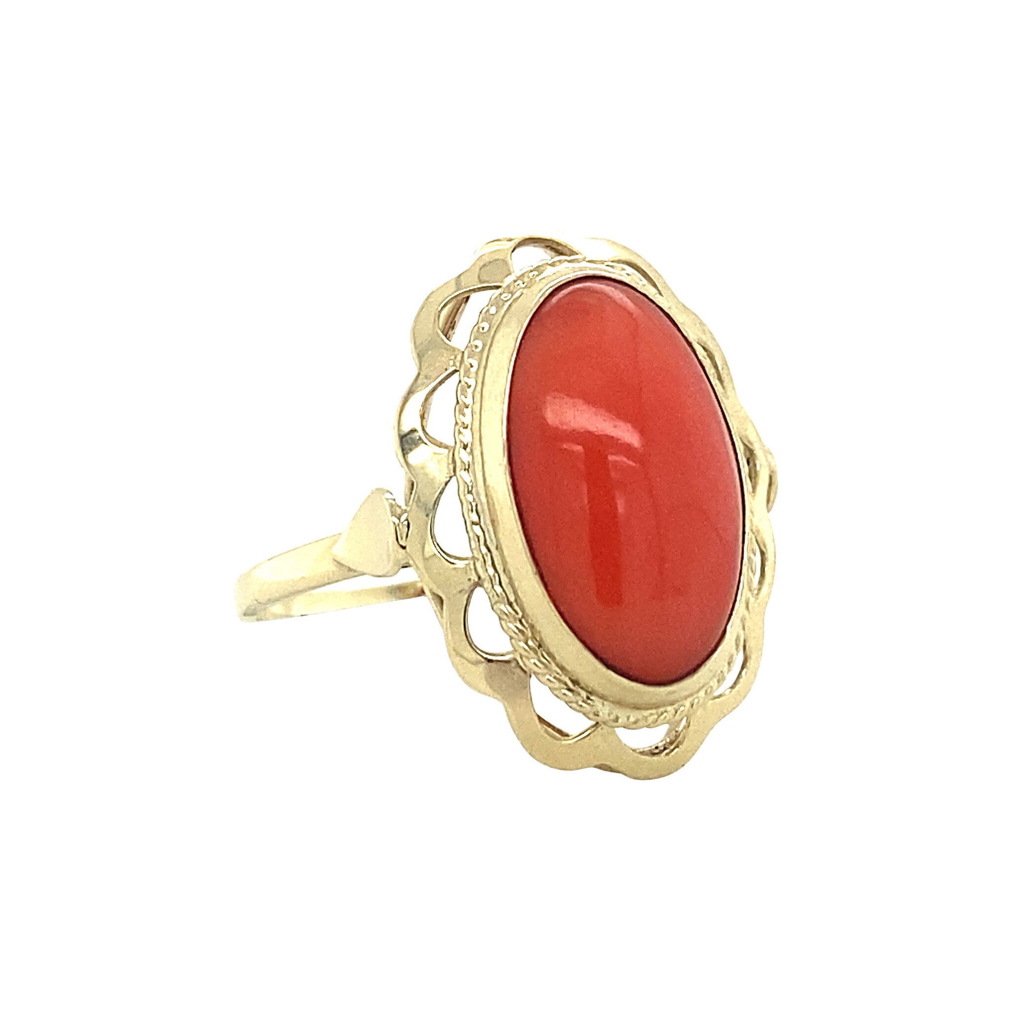 Gold ring with blood coral 14 kt