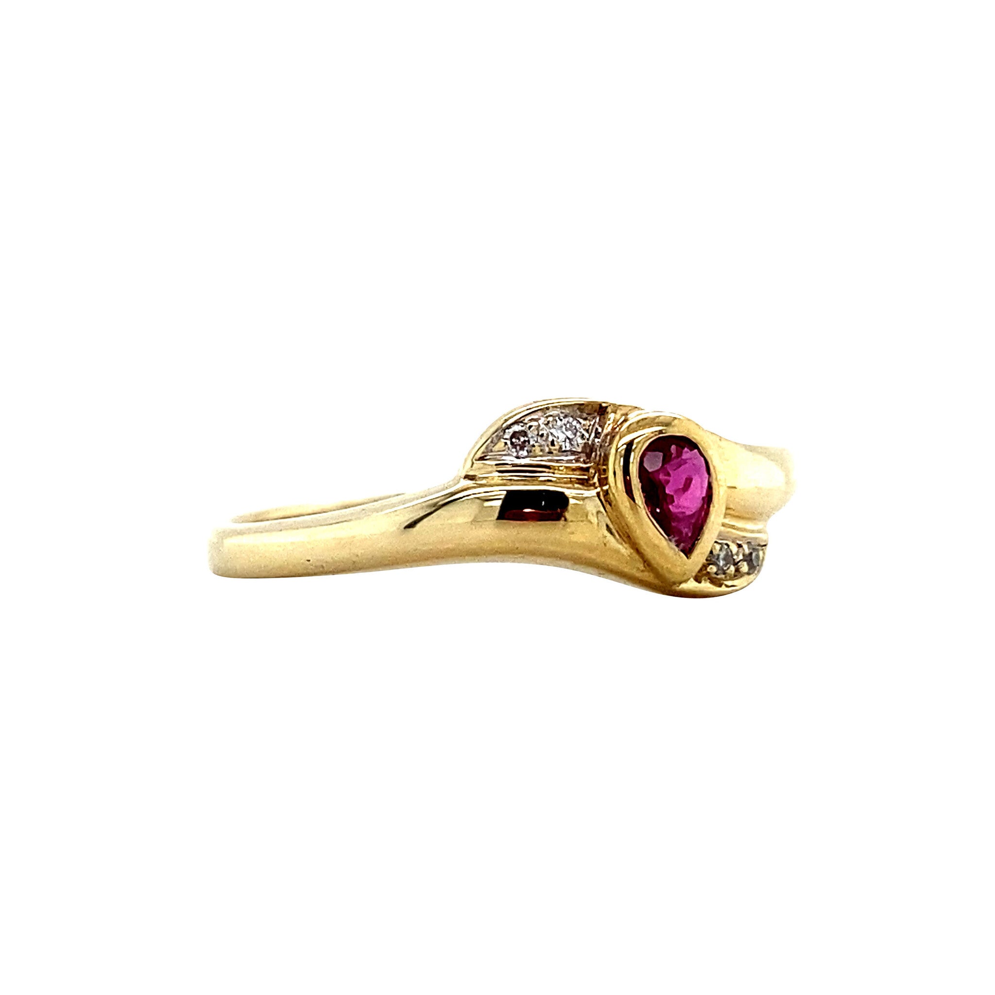 14 kt gold hammered ring with ruby and diamond