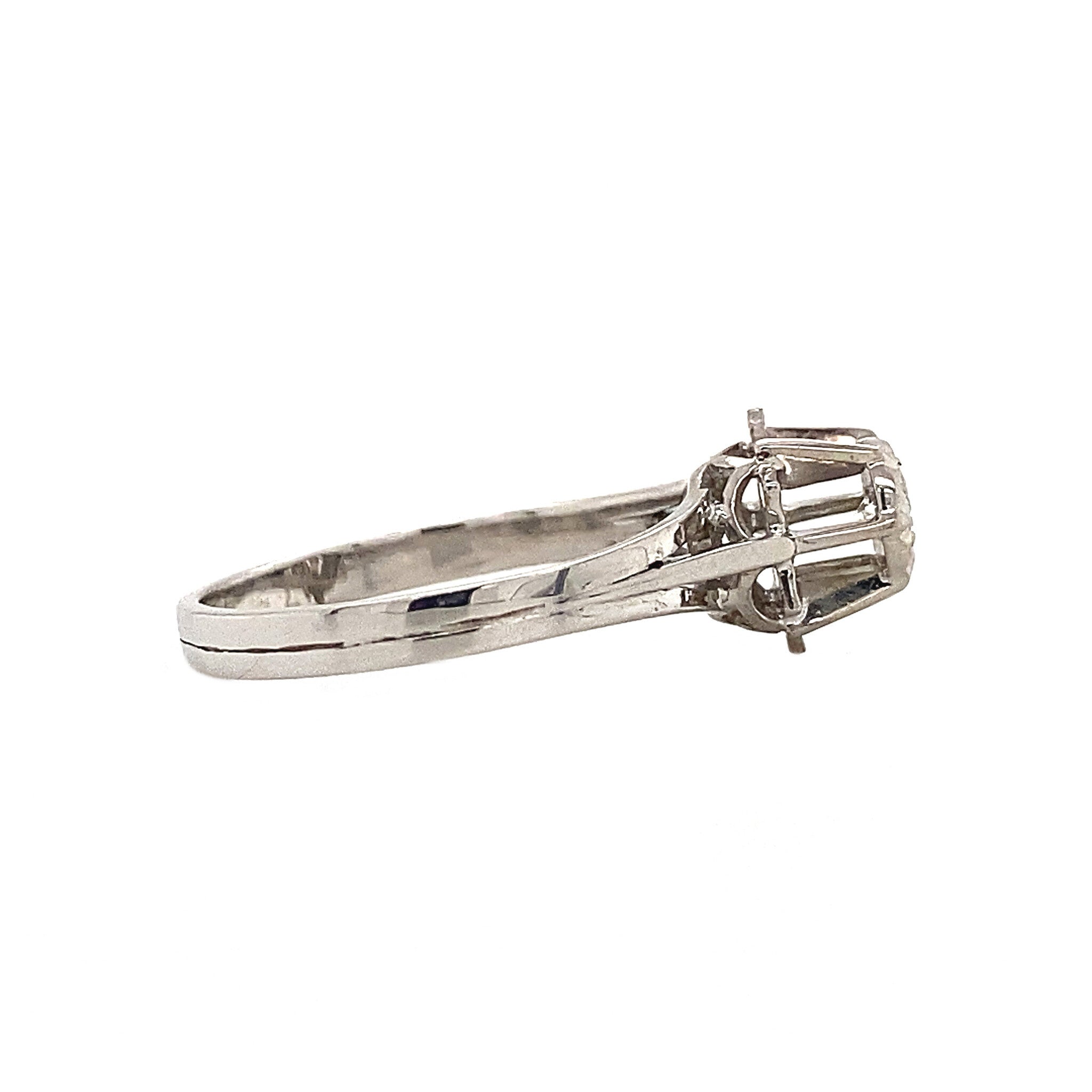 18 kt white gold solitaire ring with diamond