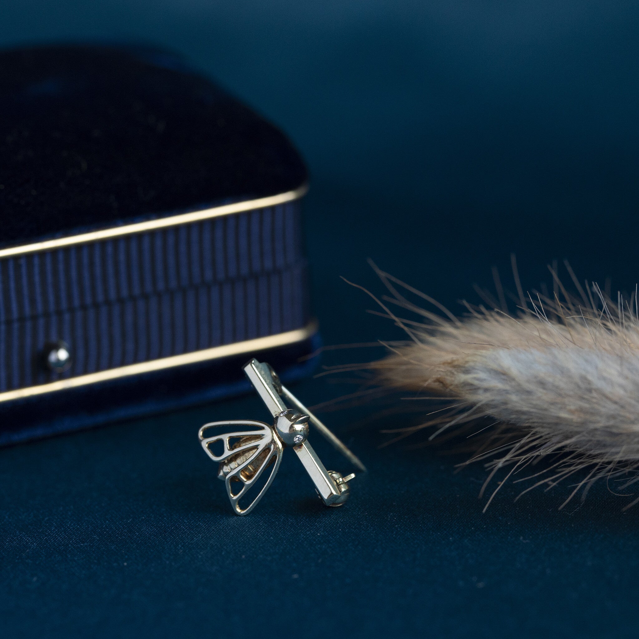 Gold brooch with diamond 14 kt