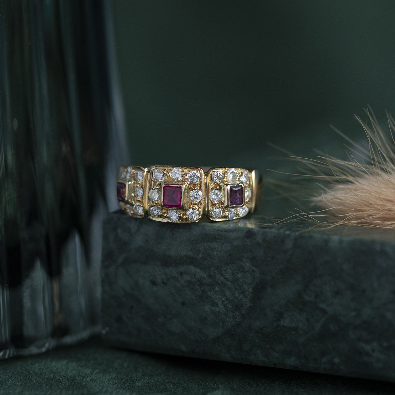 18 kt gold ring with ruby and diamond