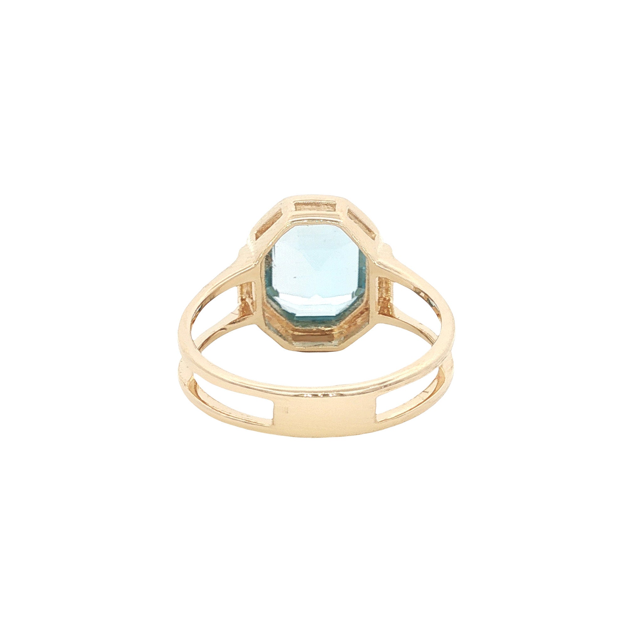 14 kt gold ring with blue topaz