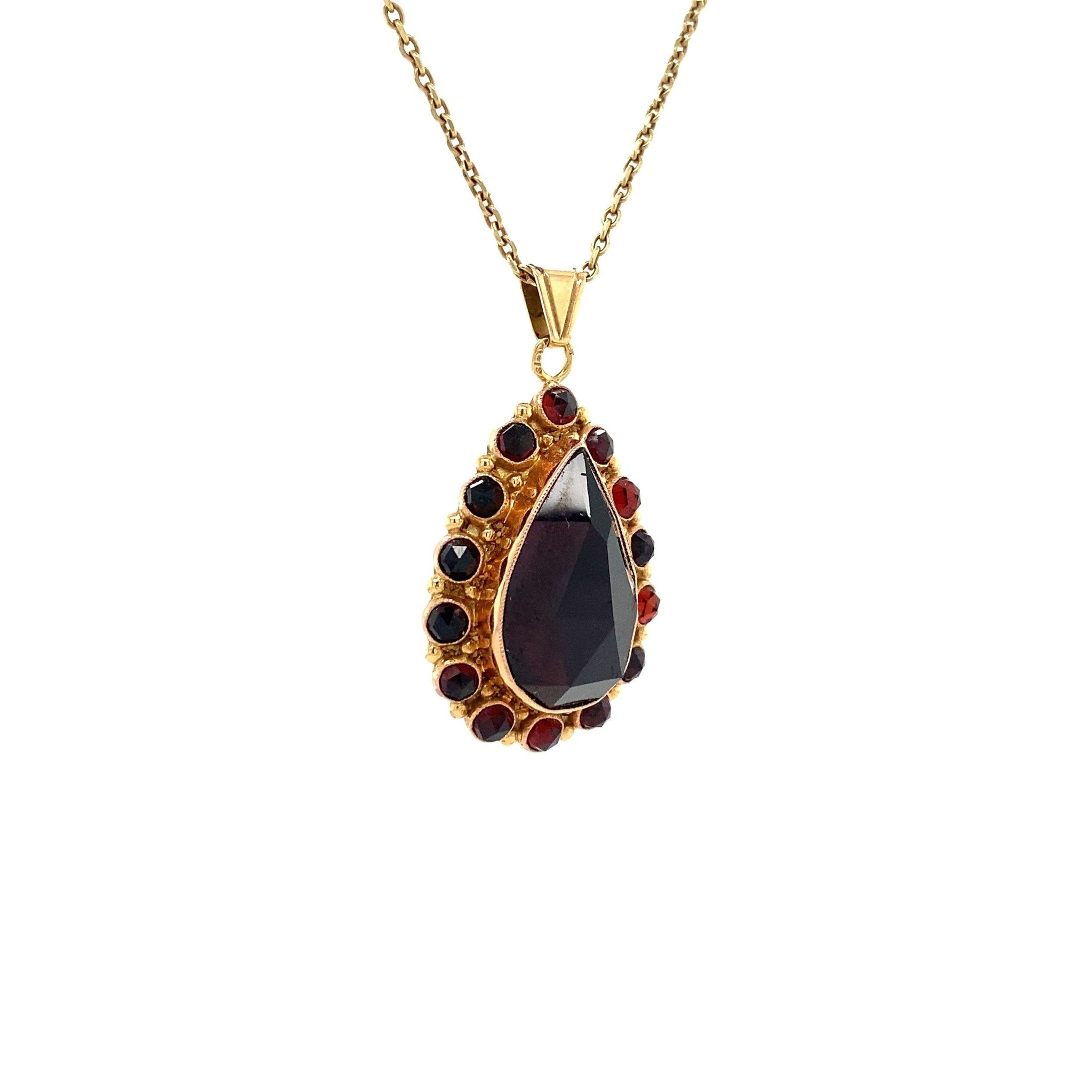 Gold entourage pendant with garnet 14 krt