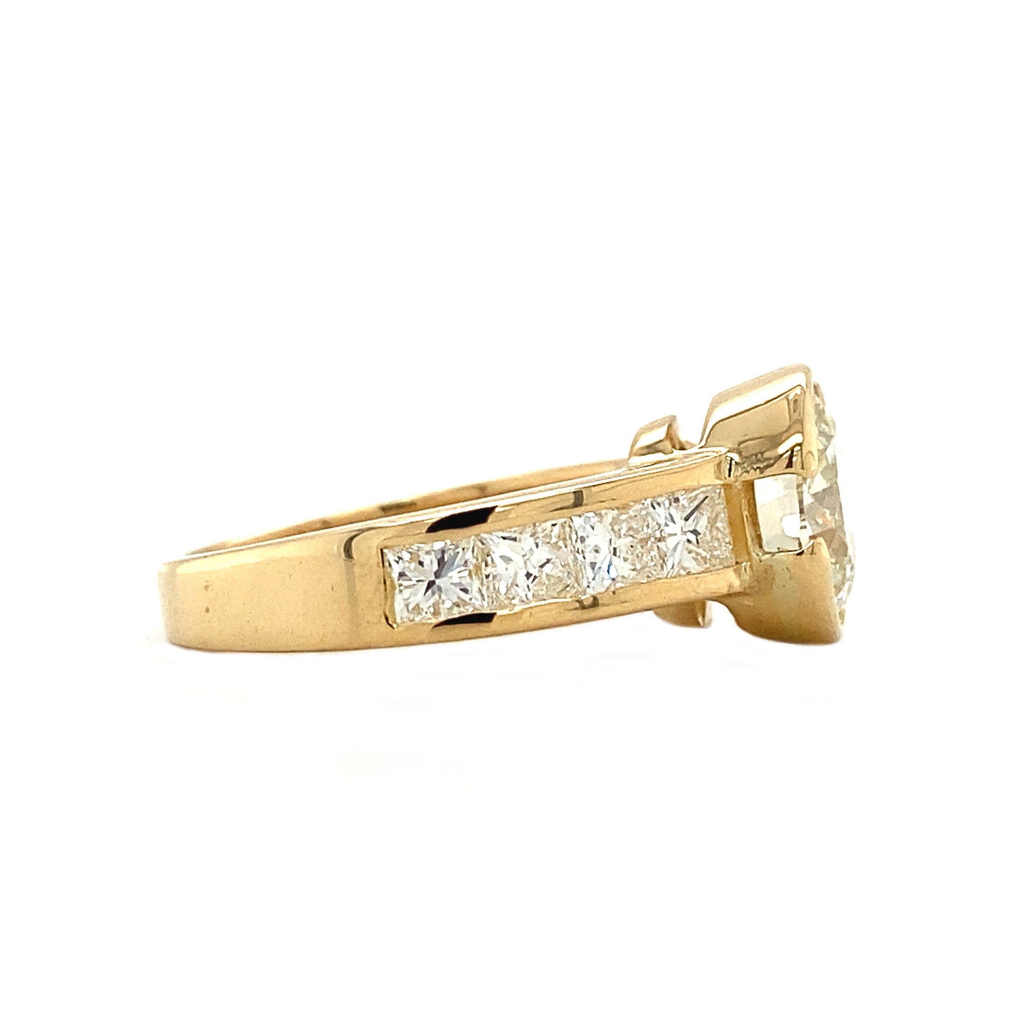 18 kt gold ring with diamond