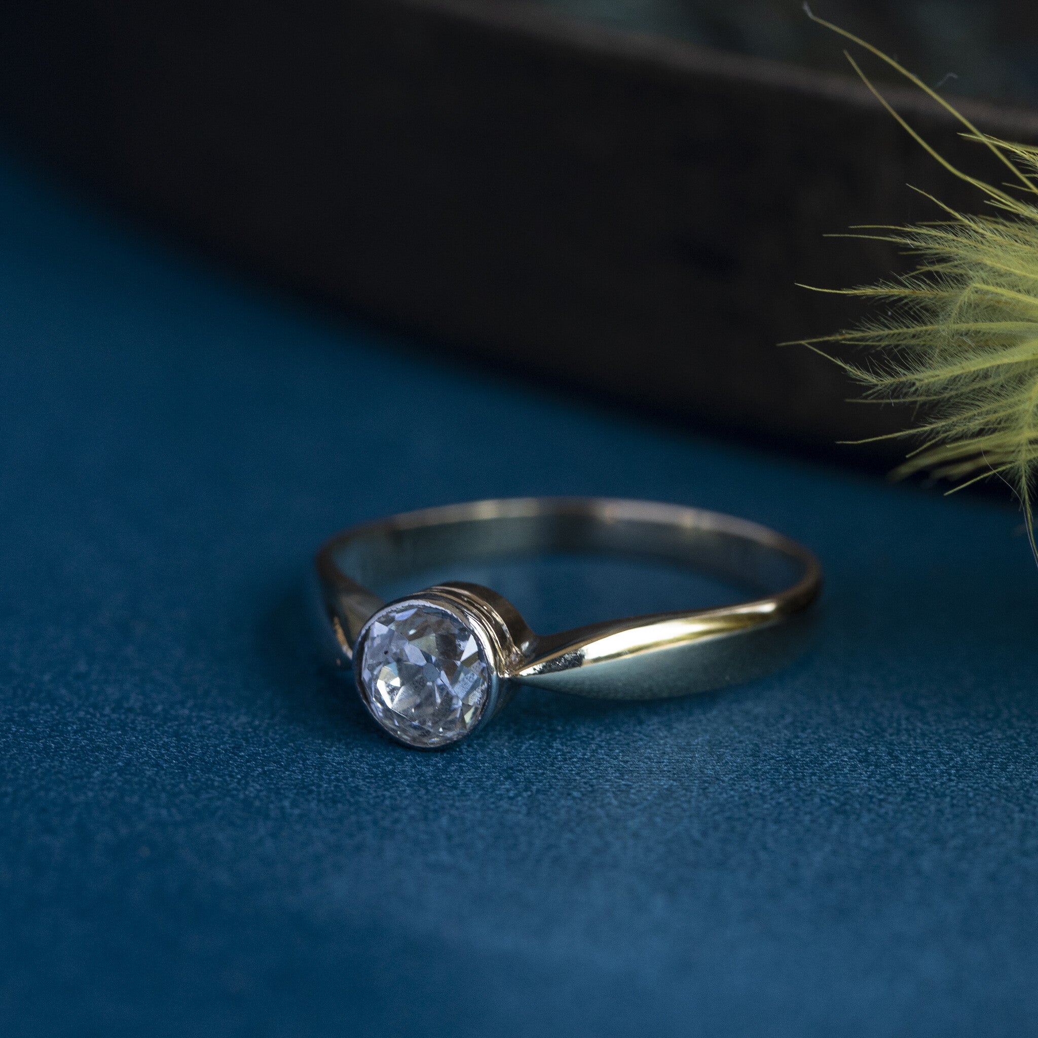 Gold ring with diamond 14 kt