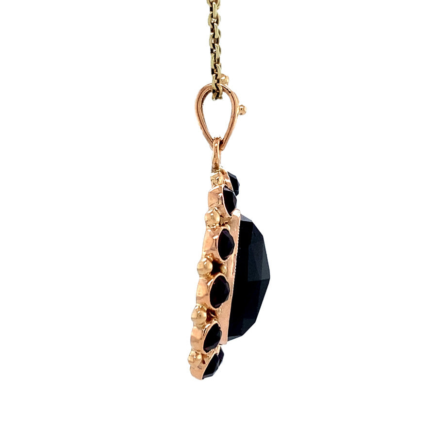 Gouden vintage hanger met granaat 14 krt
