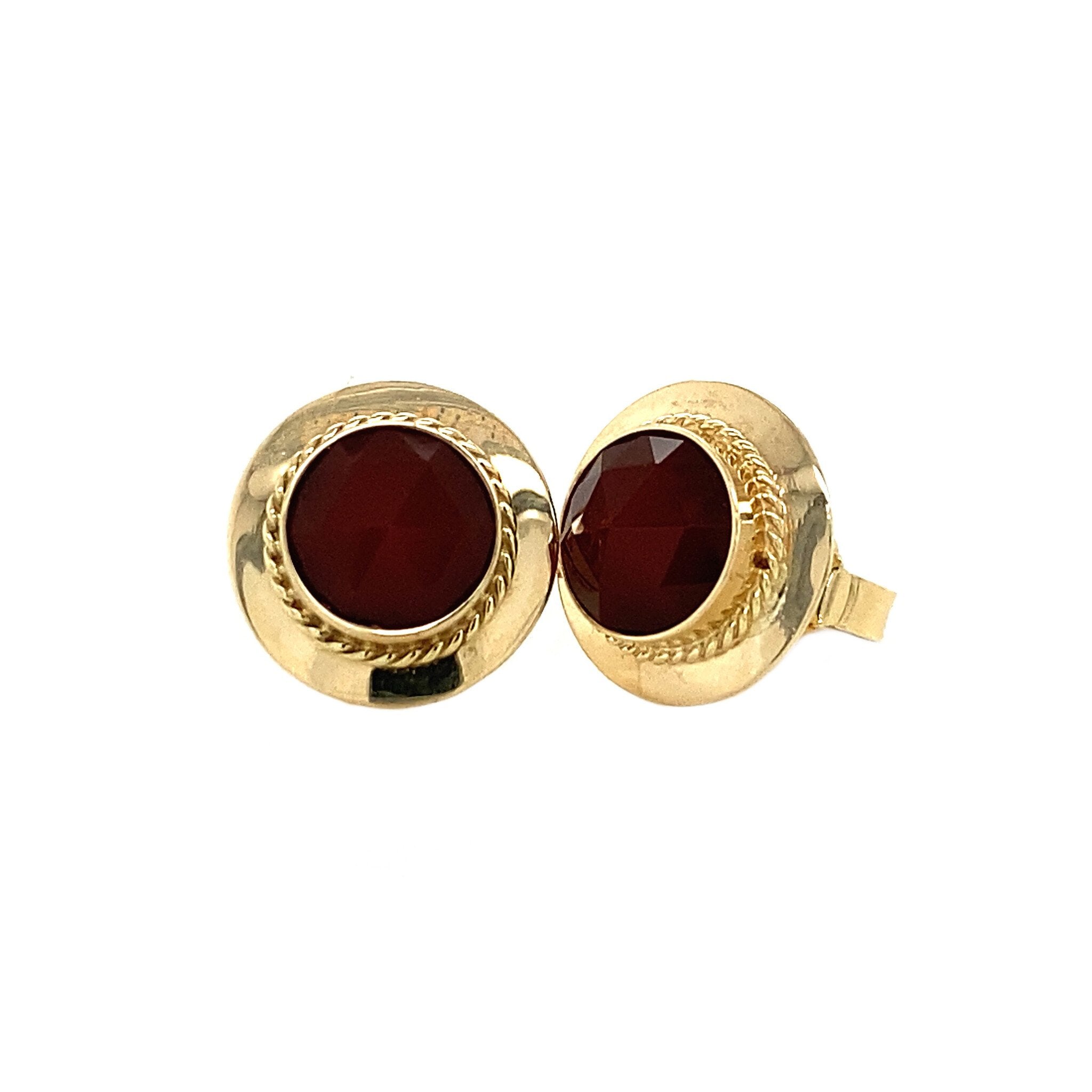 Gold stud earrings with carnelian, 14 kt