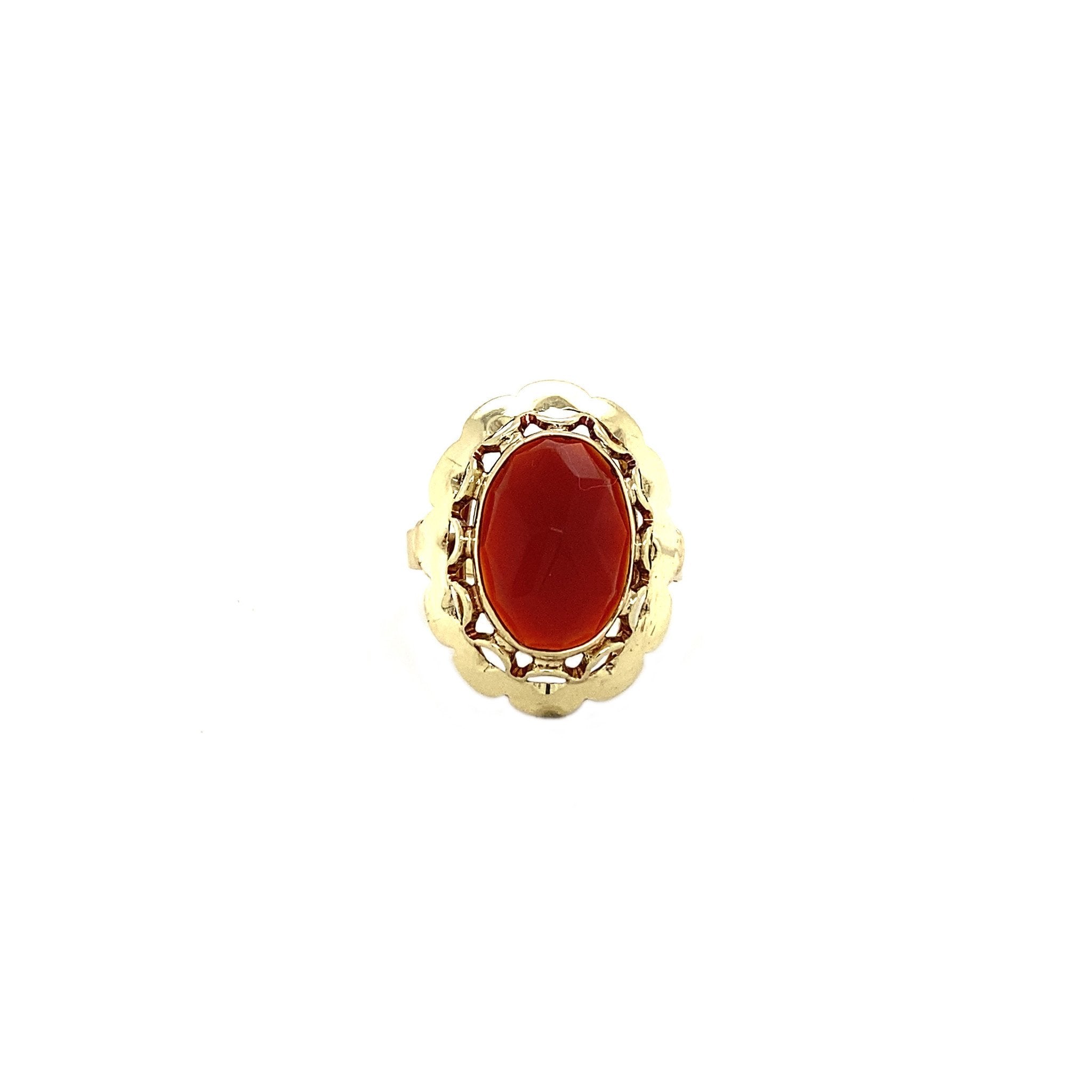 Gold ring with carnelian 14 crt