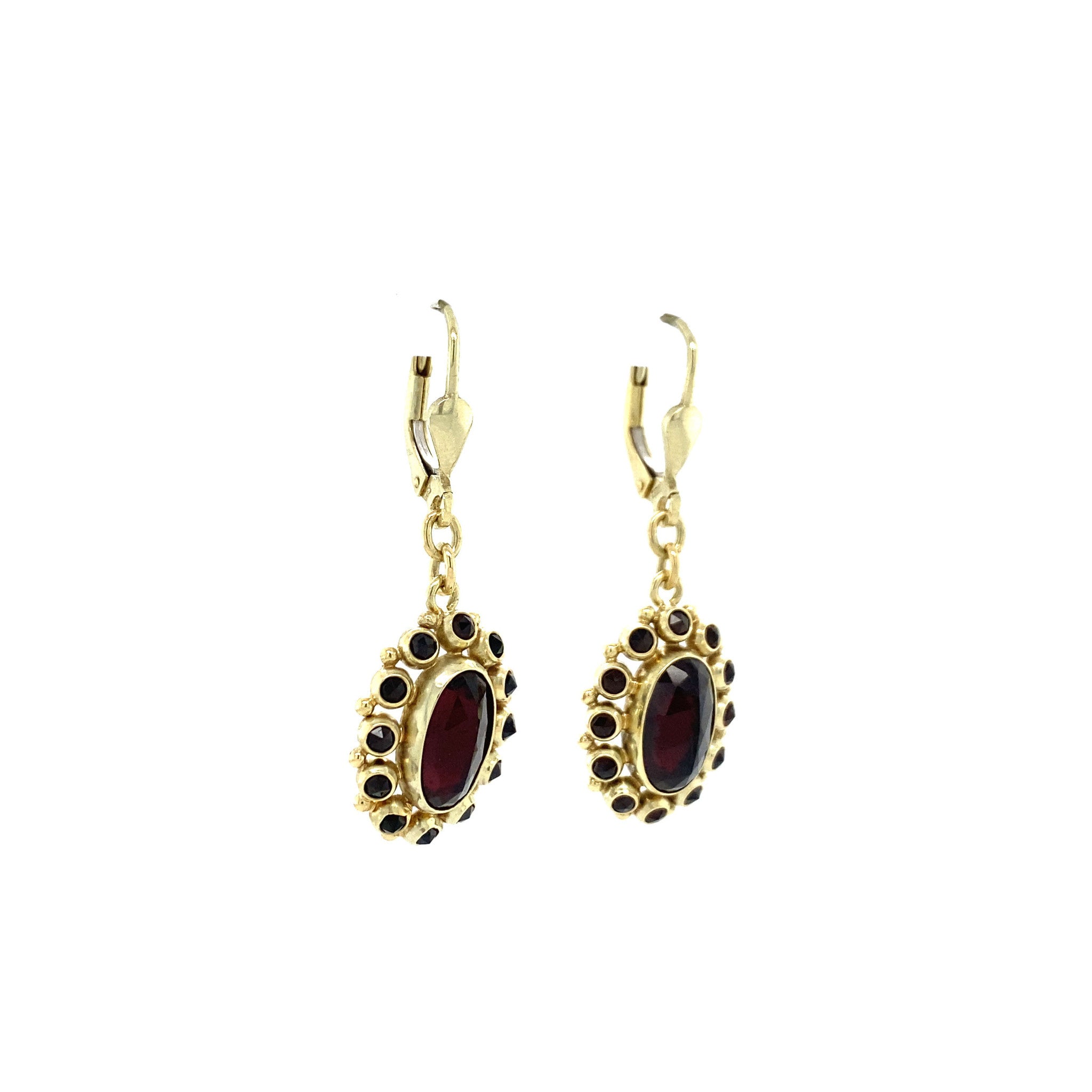Gold earrings with garnet, 14 kt
