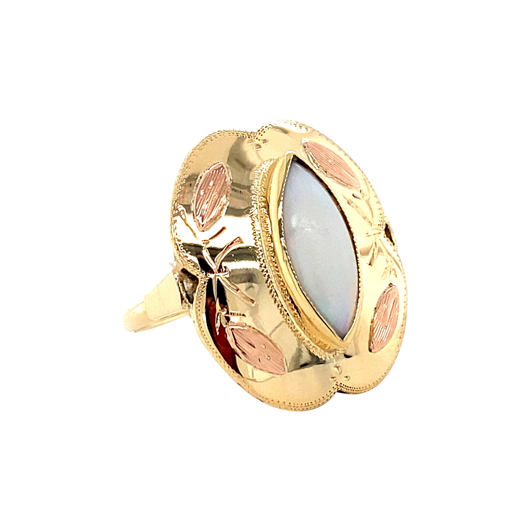 14 kt gold vintage ring with opal