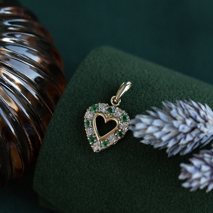 Vintage gold heart pendant with emerald and diamond, 14 kt