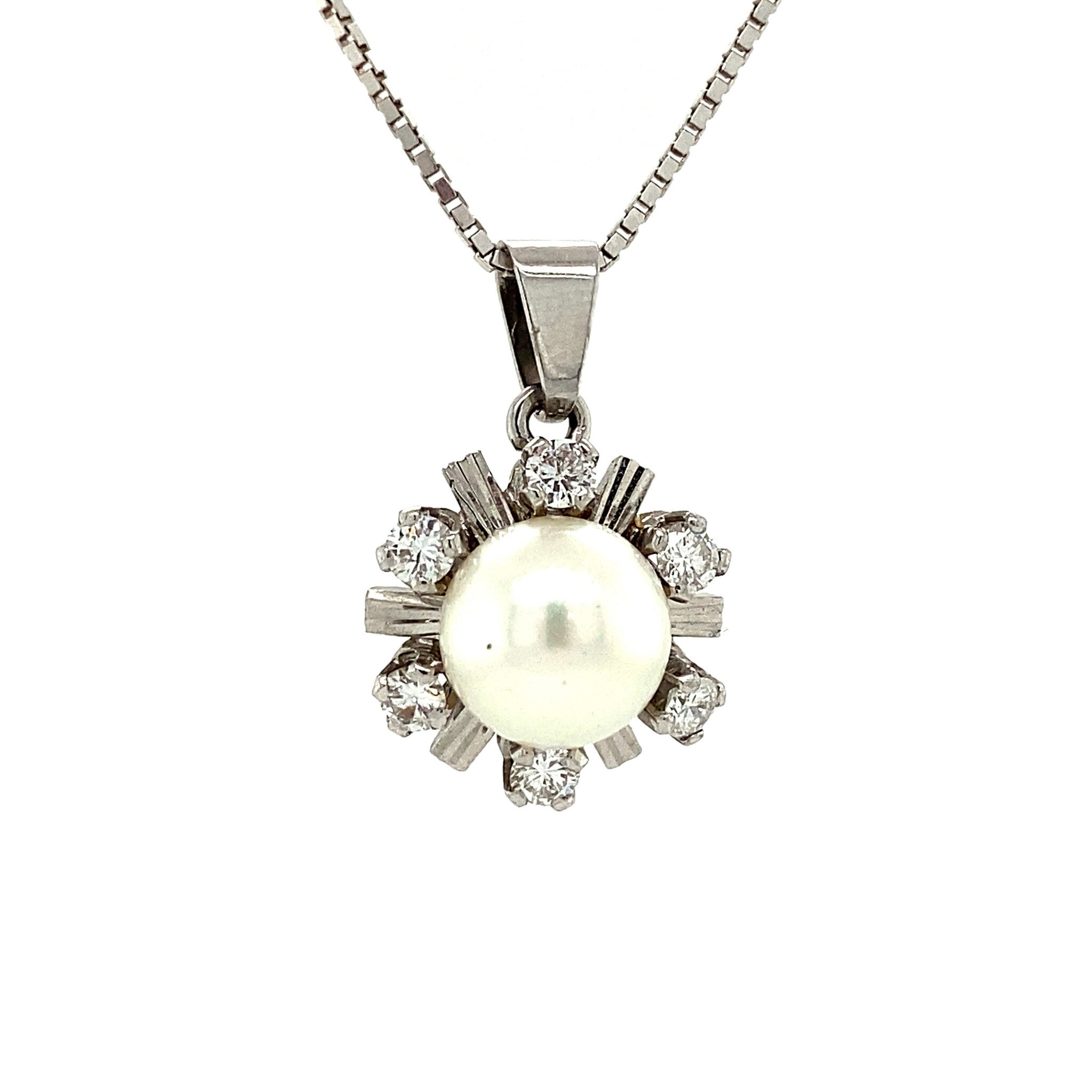 Witgouden entourage hanger met diamant en parel 18 krt