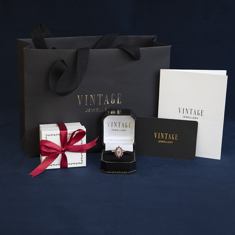 Gold vintage ring with sapphire and diamond 14 kt