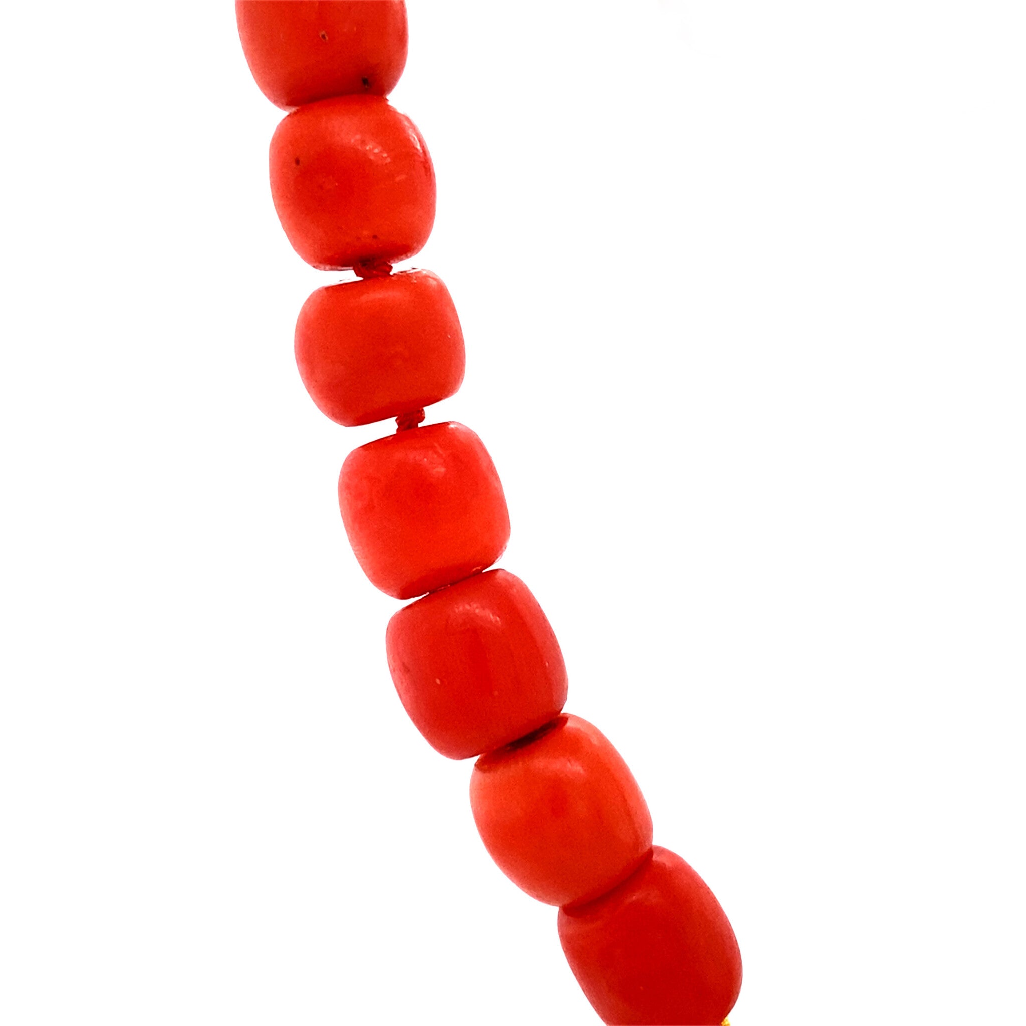 Blood coral necklace with gold clasp, 47 cm, 14 kt