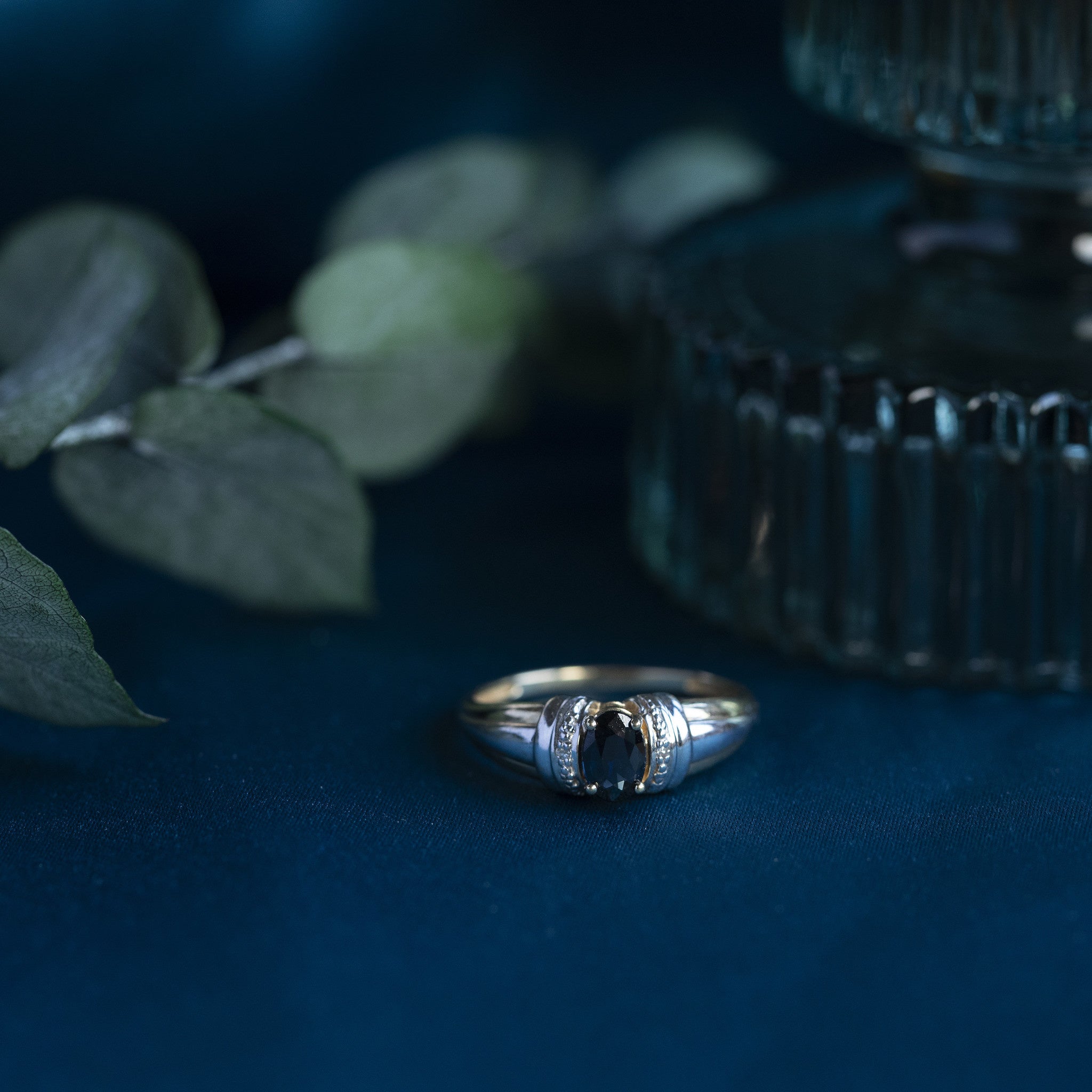 Gold ring with sapphire and diamond, 14 kt