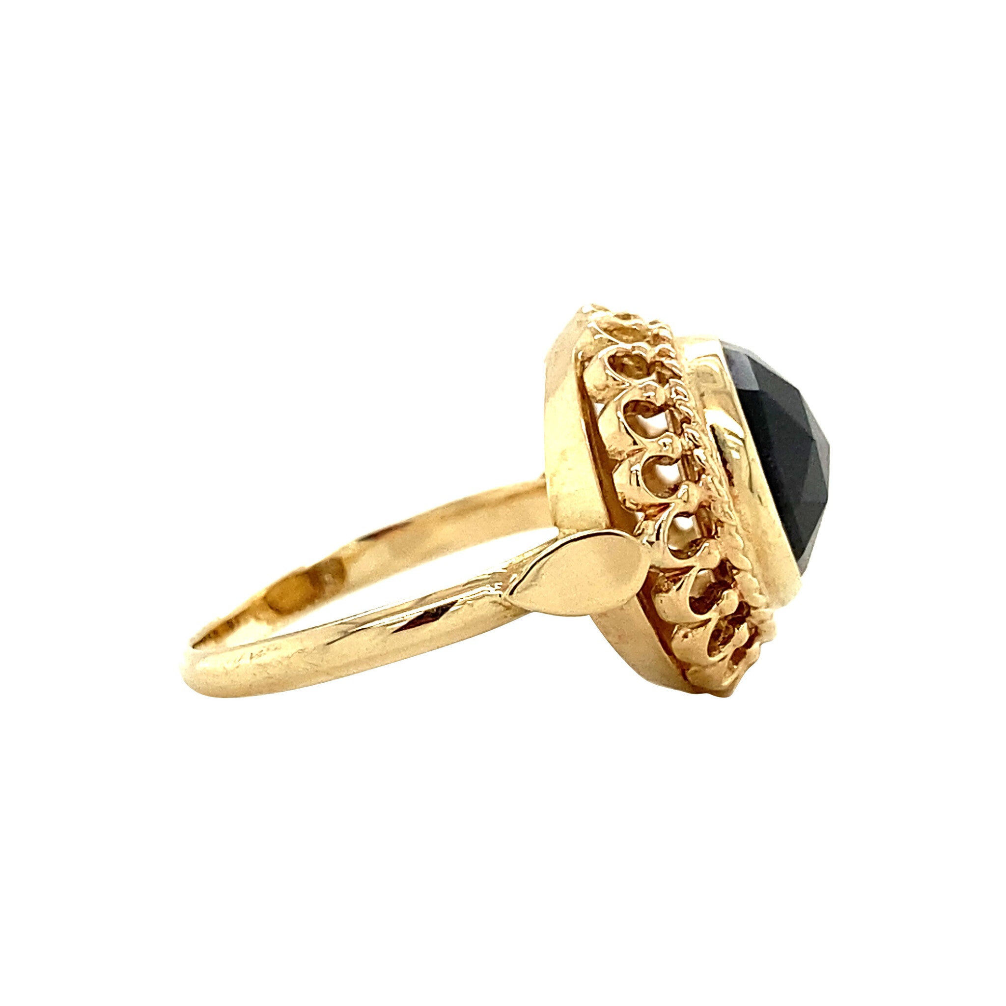 14 kt gold ring with garnet