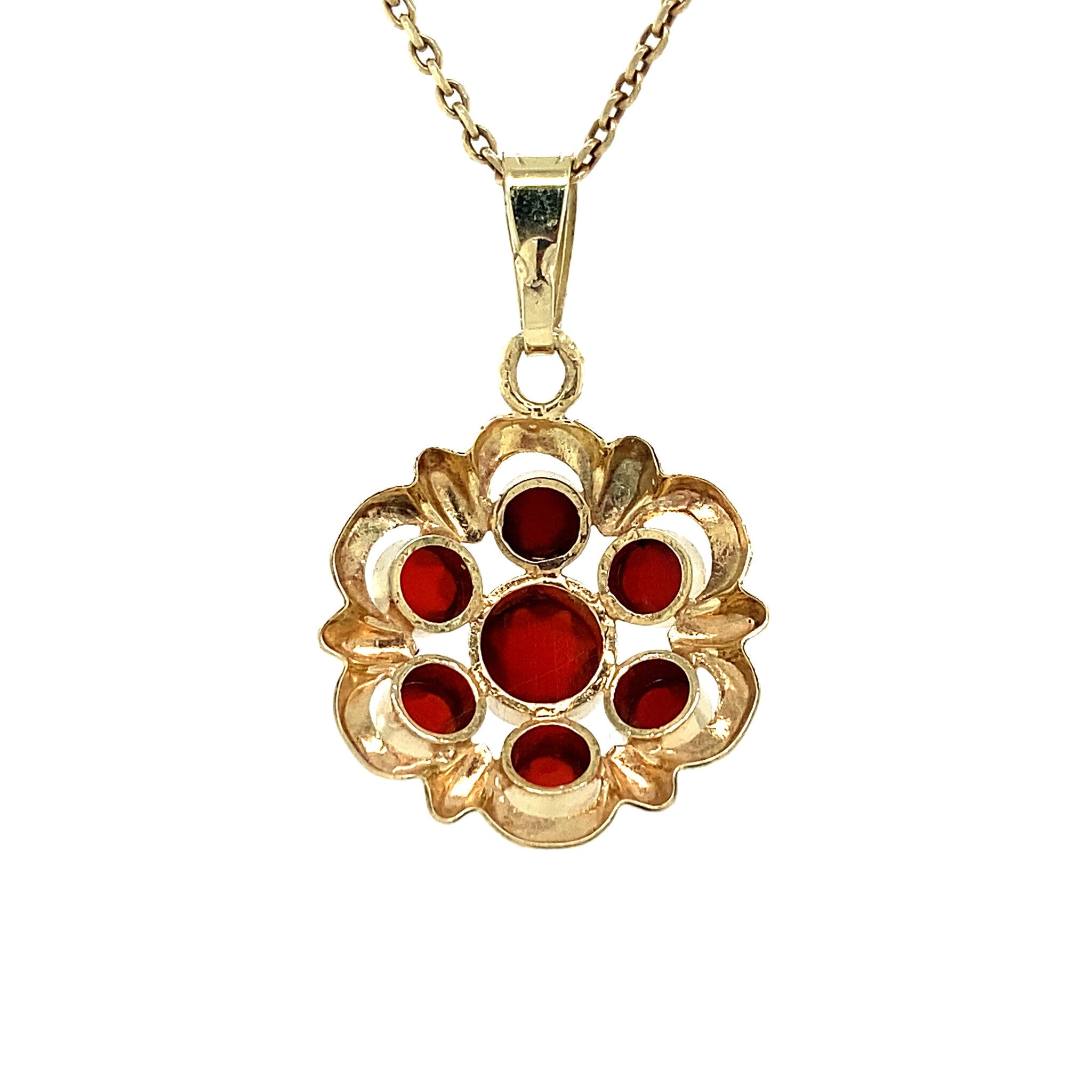 Gold entourage pendant with carnelian 14 krt