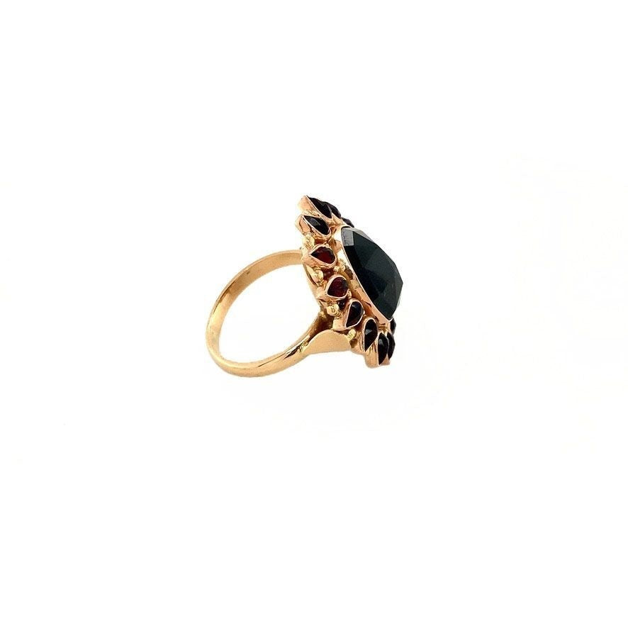 Rose gold entourage ring with garnet 14 krt