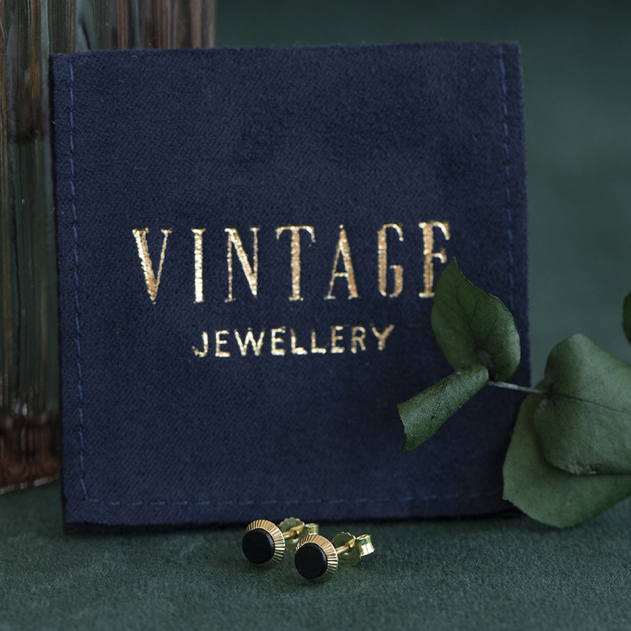 Gouden vintage oorstekers met bloedkoraal 14 kt
