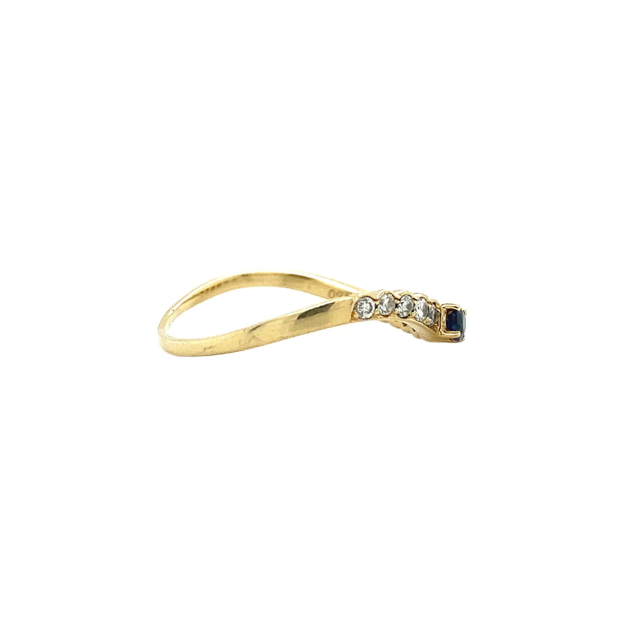 Gold hammered ring with sapphire and diamond, 18 kt