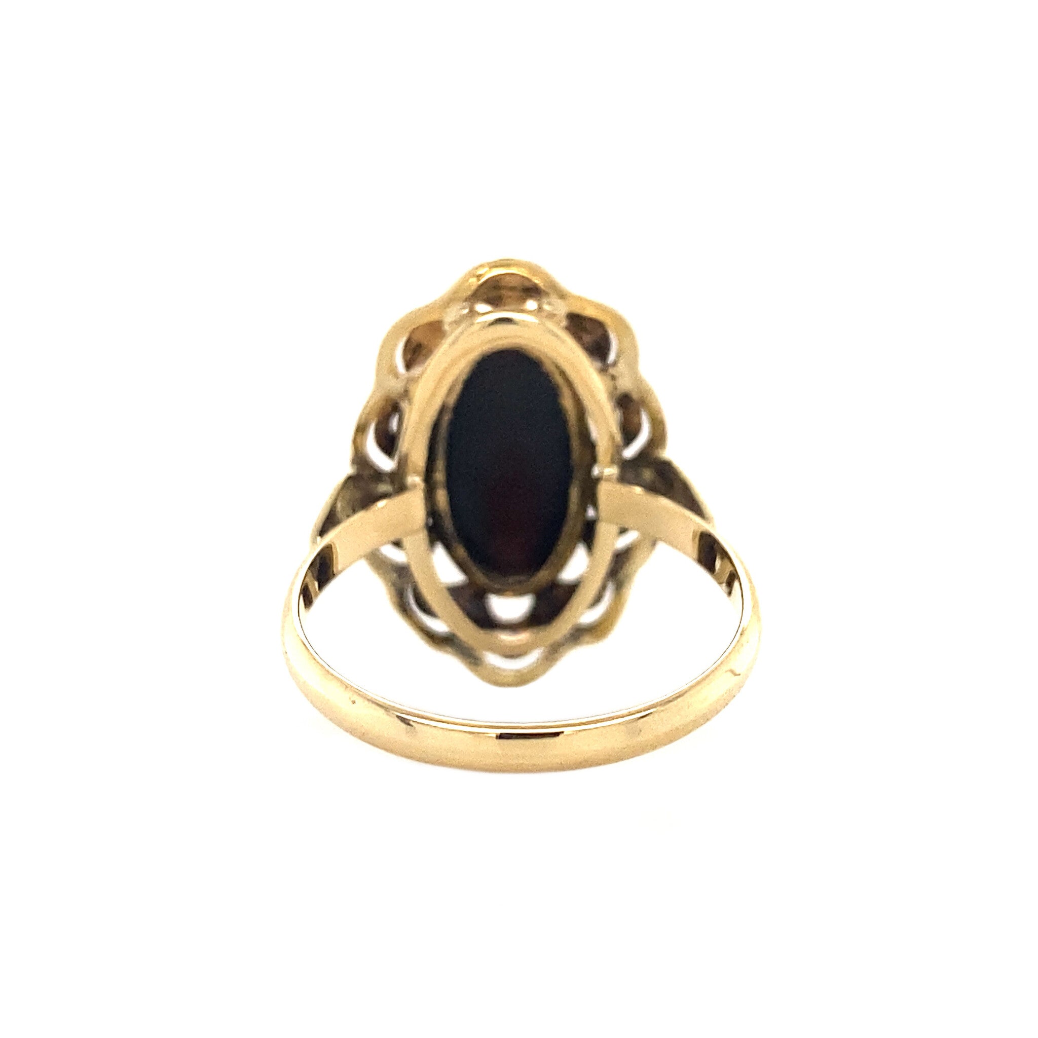 14 kt gold ring with garnet