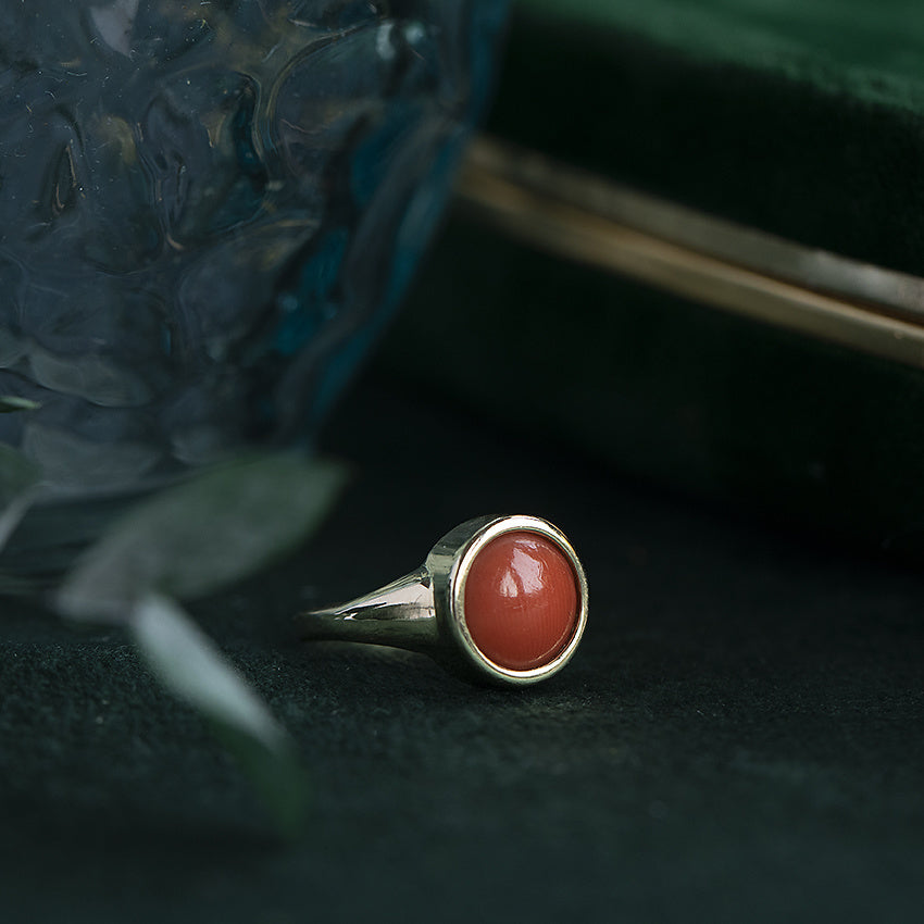 14 kt gold ring with blood coral