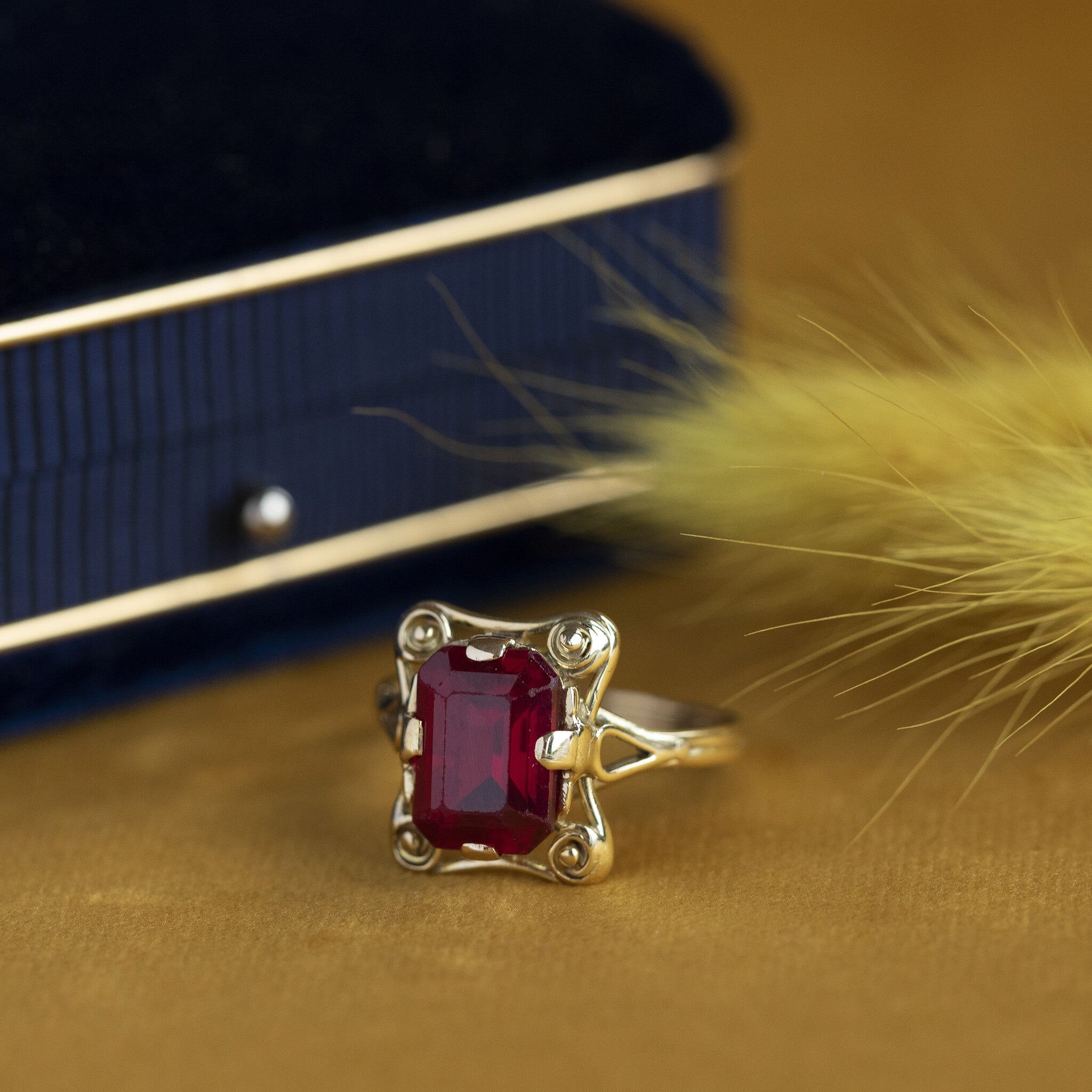 14 kt gold ring with ruby