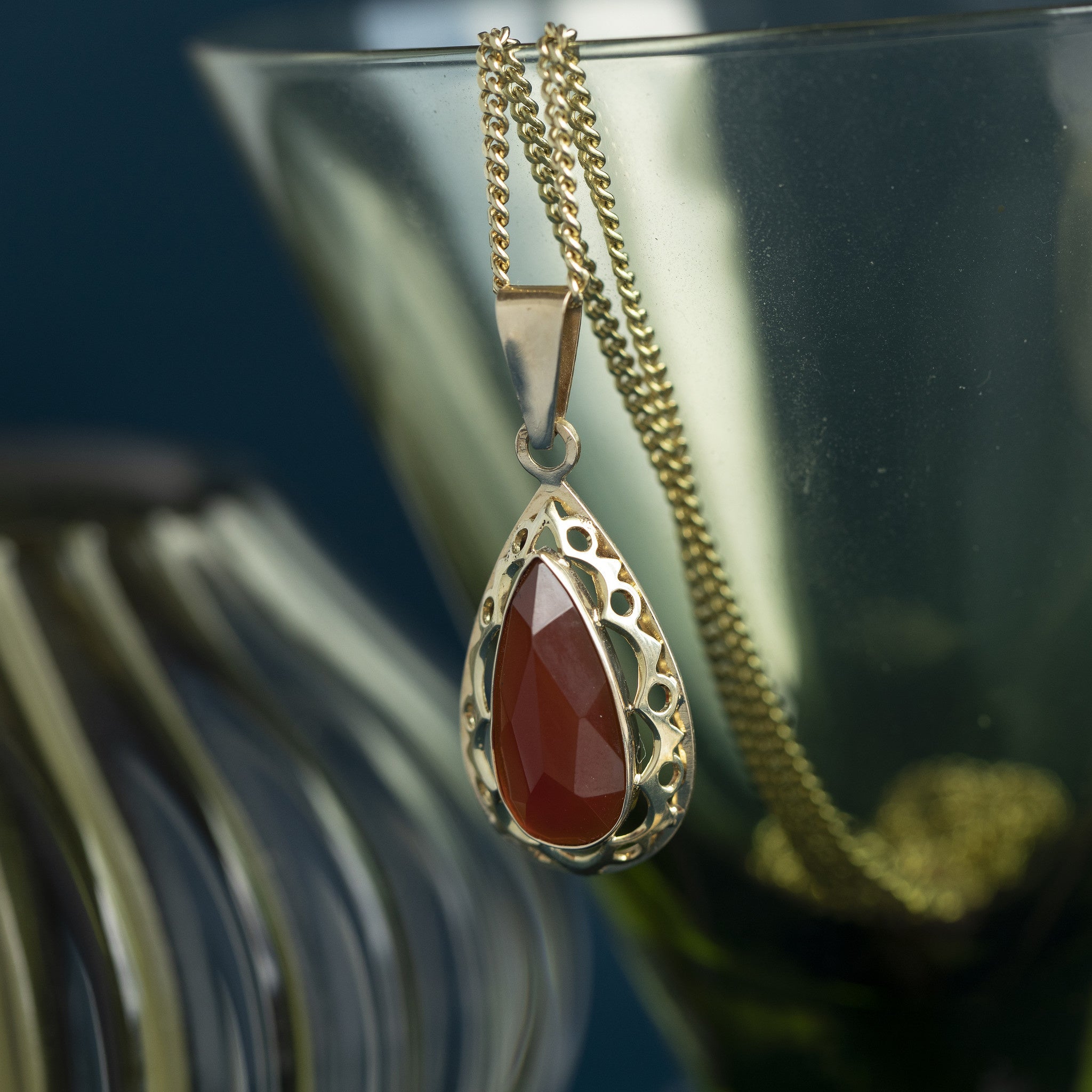 Gouden hanger met carneool 14 krt