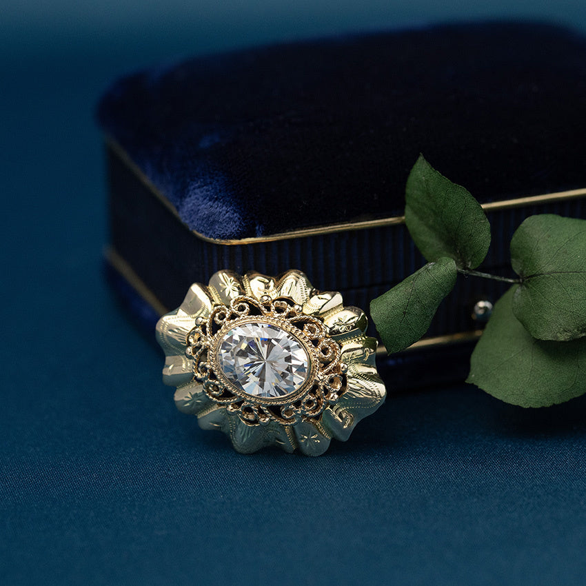 Gold brooch with zirconia 14 krt