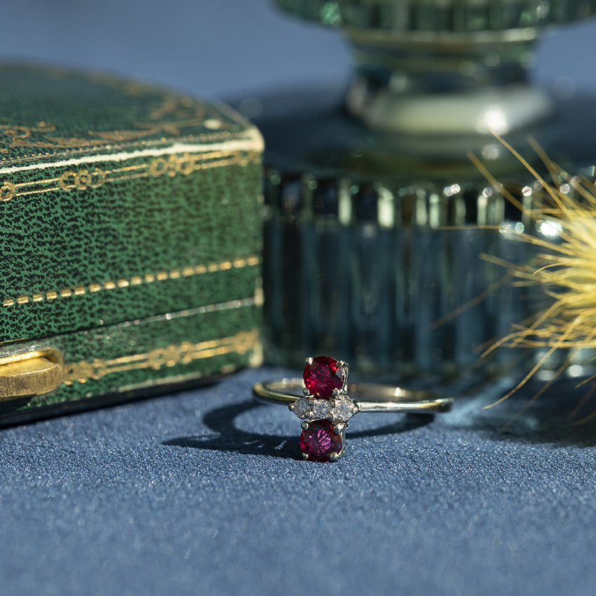 White gold vintage ring with ruby and diamond 18 kt