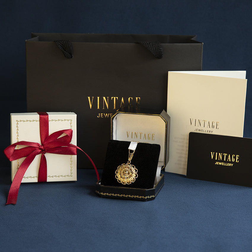 Gold vintage cat pendant 14 kt