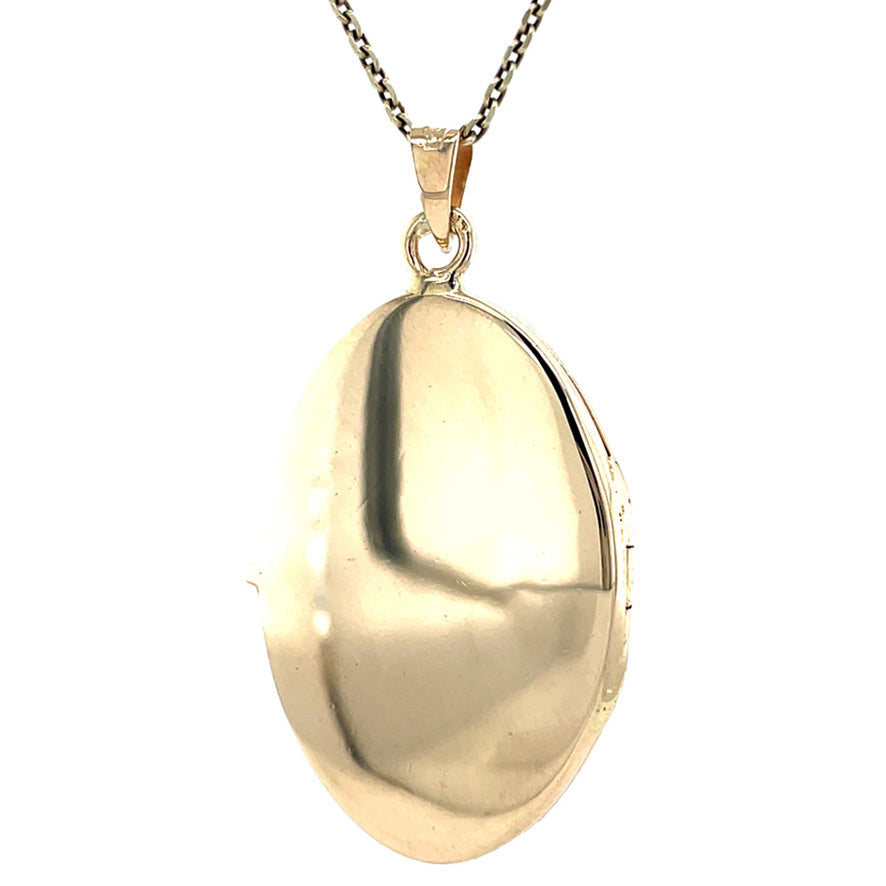 Vintage 18 kt gold locket with engraving