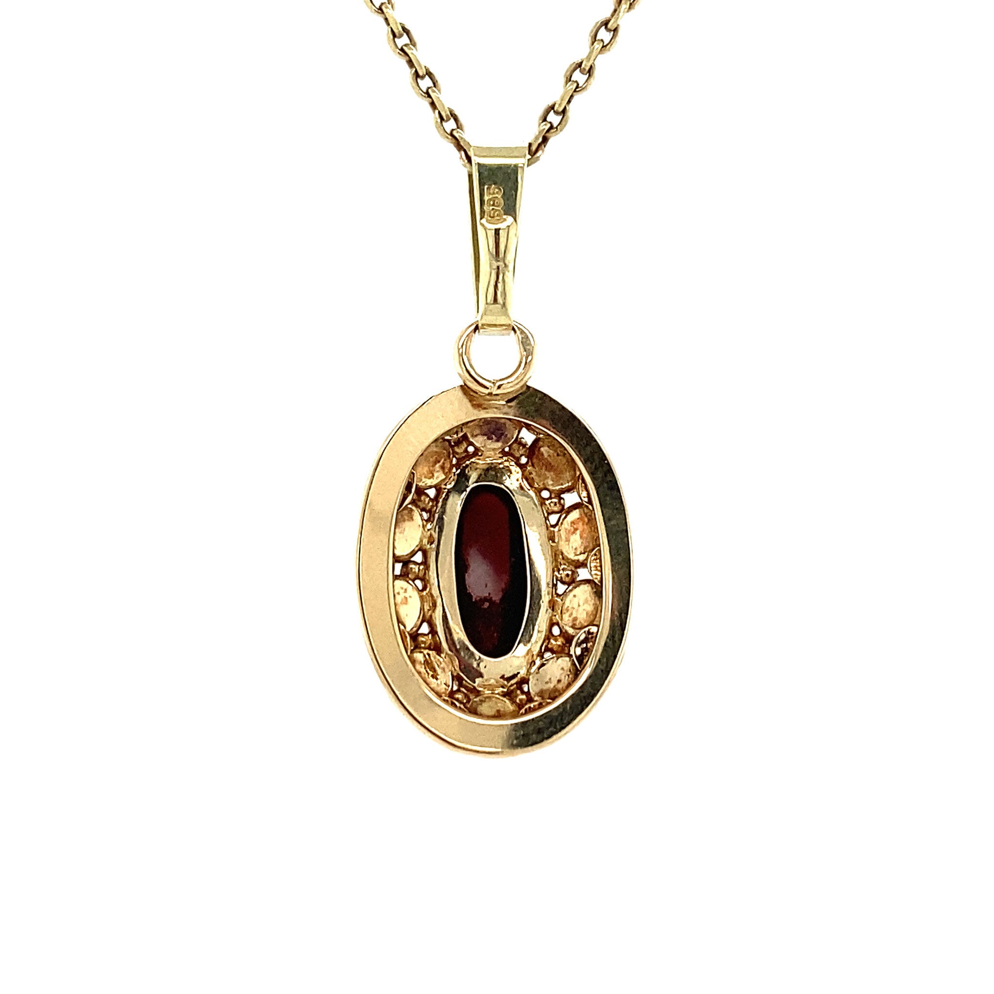 14 kt gold entourage pendant with garnet
