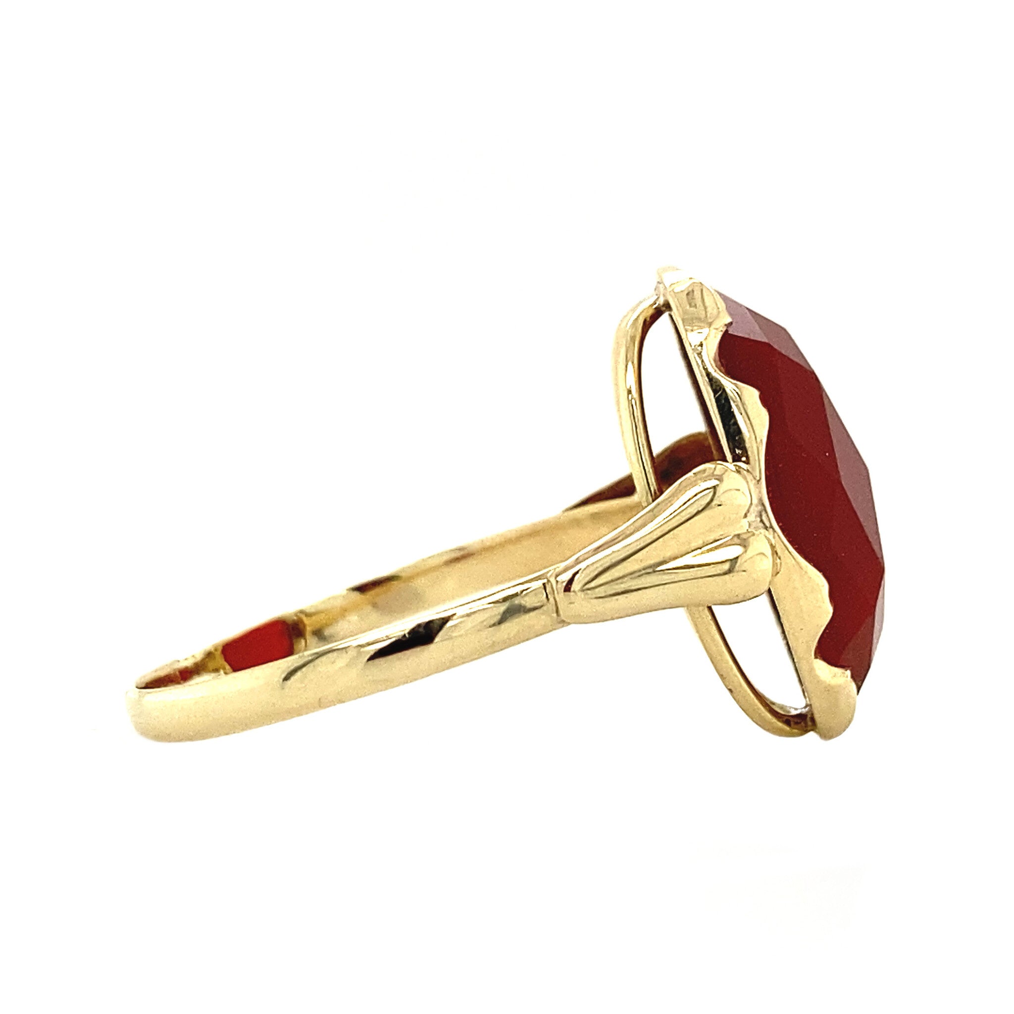 14 kt gold ring with carnelian