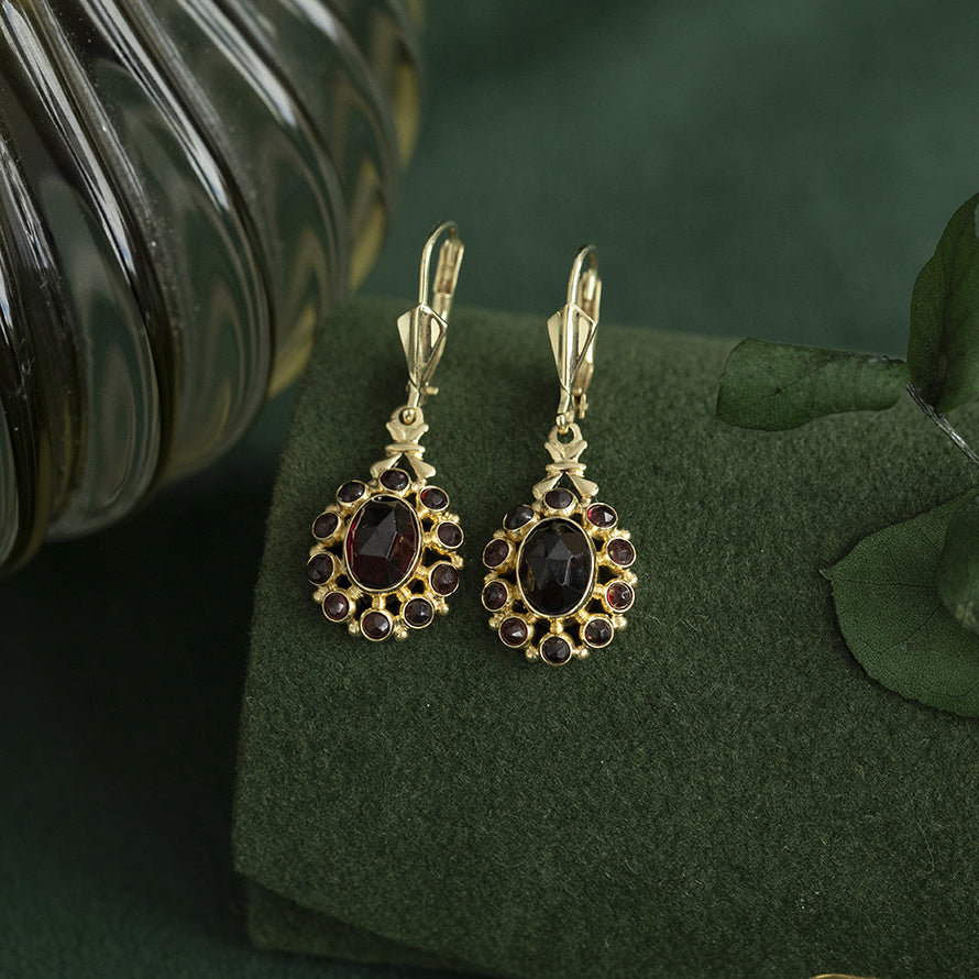 Gouden vintage entourage oorhangers met granaat 14 kt