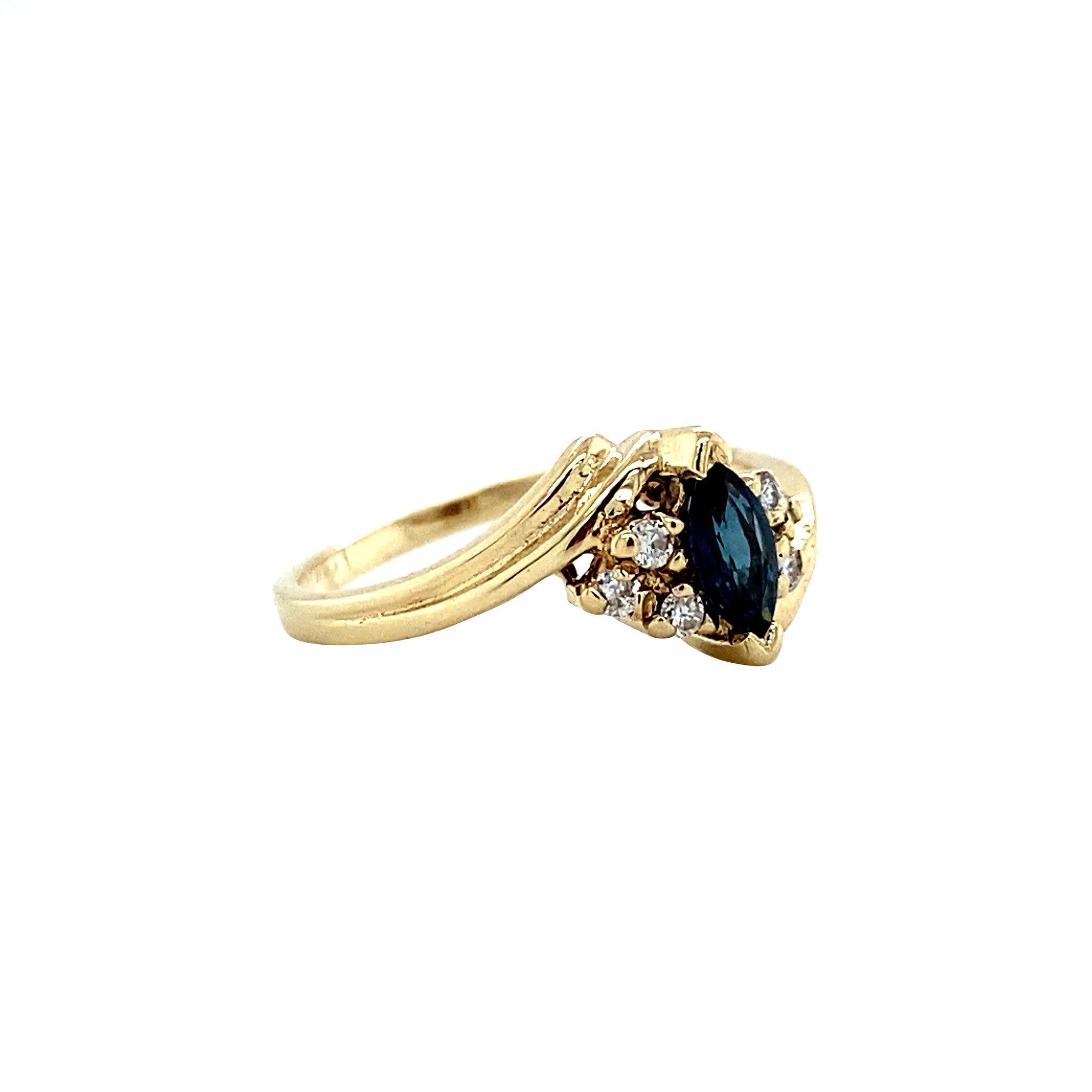 Gold ring with sapphire and diamond 14 krt